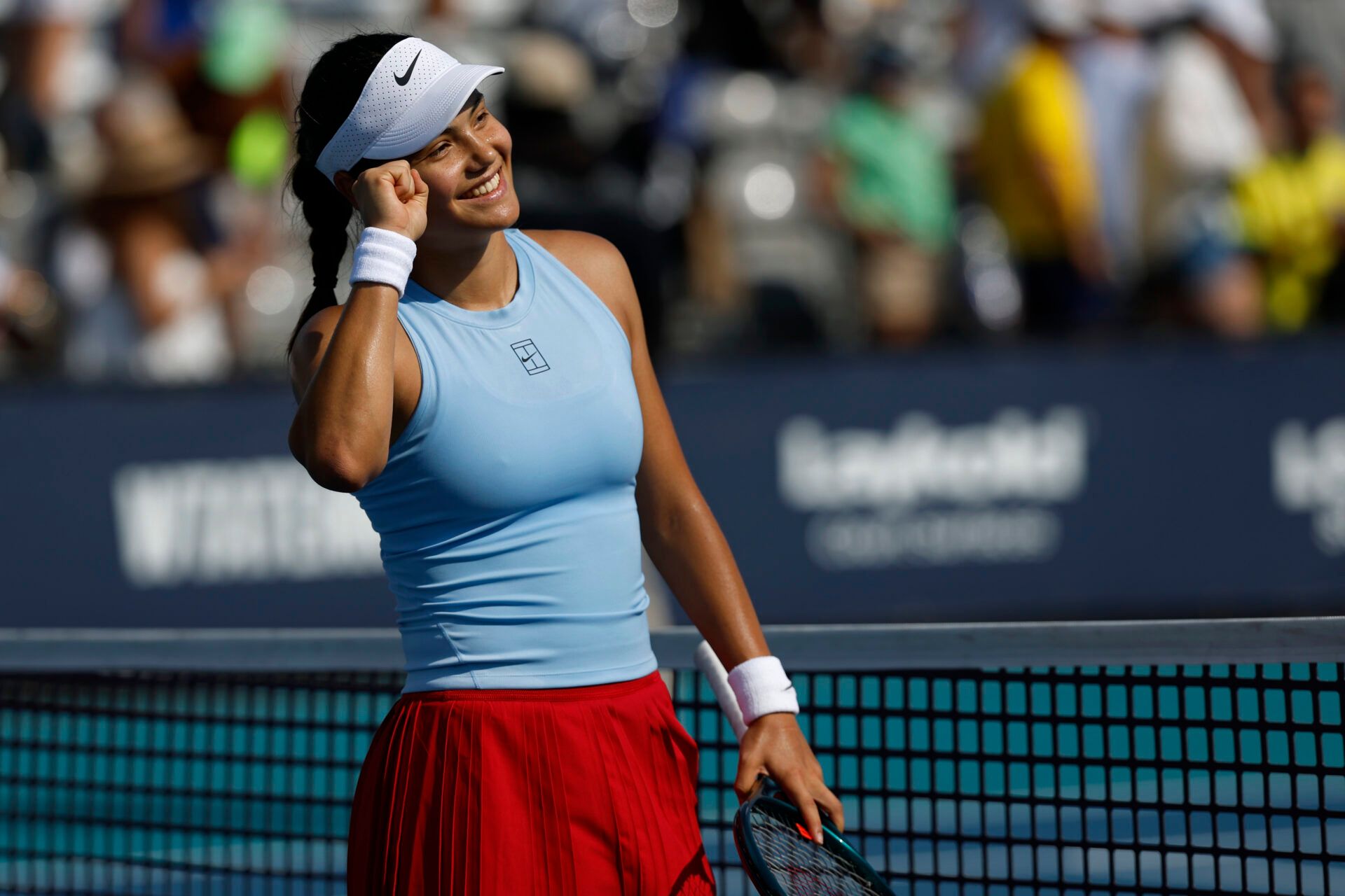 Emma Raducanu will lock horns with Zheng Qinwen in the quarterfinals of the Queen's Club Championships.
