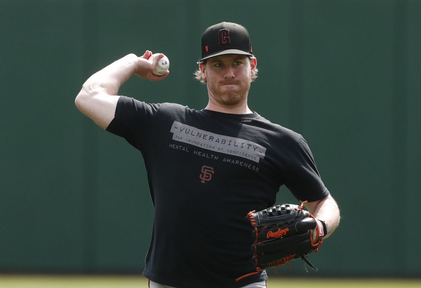 San Francisco Giants pitcher Anthony DeSclafani (26) throws in the outfield before the game against the Pittsburgh Pirates at PNC Park.