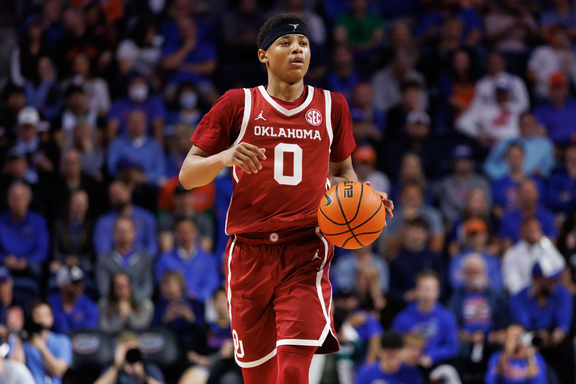 Oklahoma Sooners guard Jeremiah Fears (0) dribbles the ball against the Florida Gators during the first half at Exactech Arena at the Stephen C. O'Connell Center.