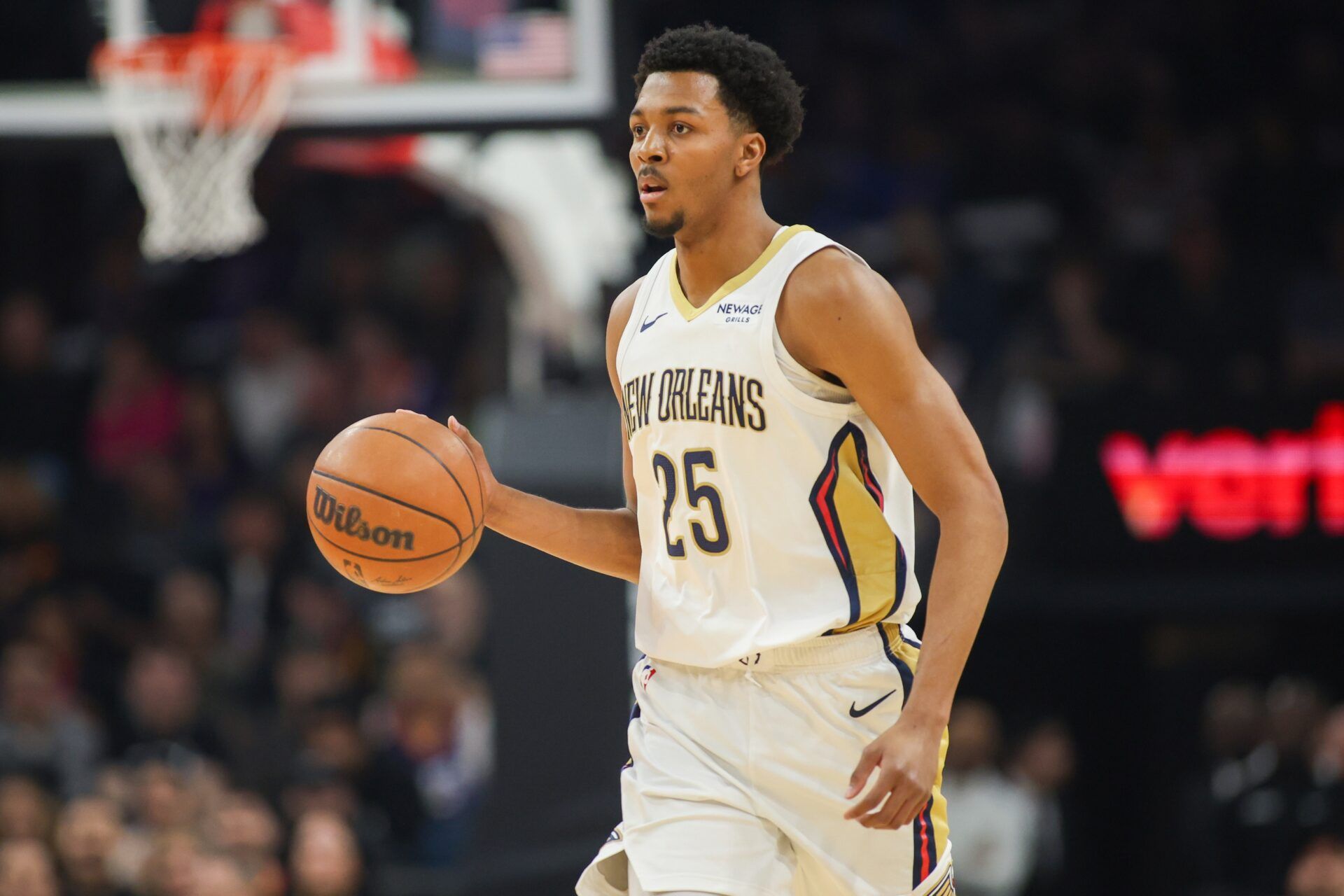 New Orleans Pelicans guard Trey Murphy III (25) dribbles against the Phoenix Suns in the first quarter at Footprint Center.