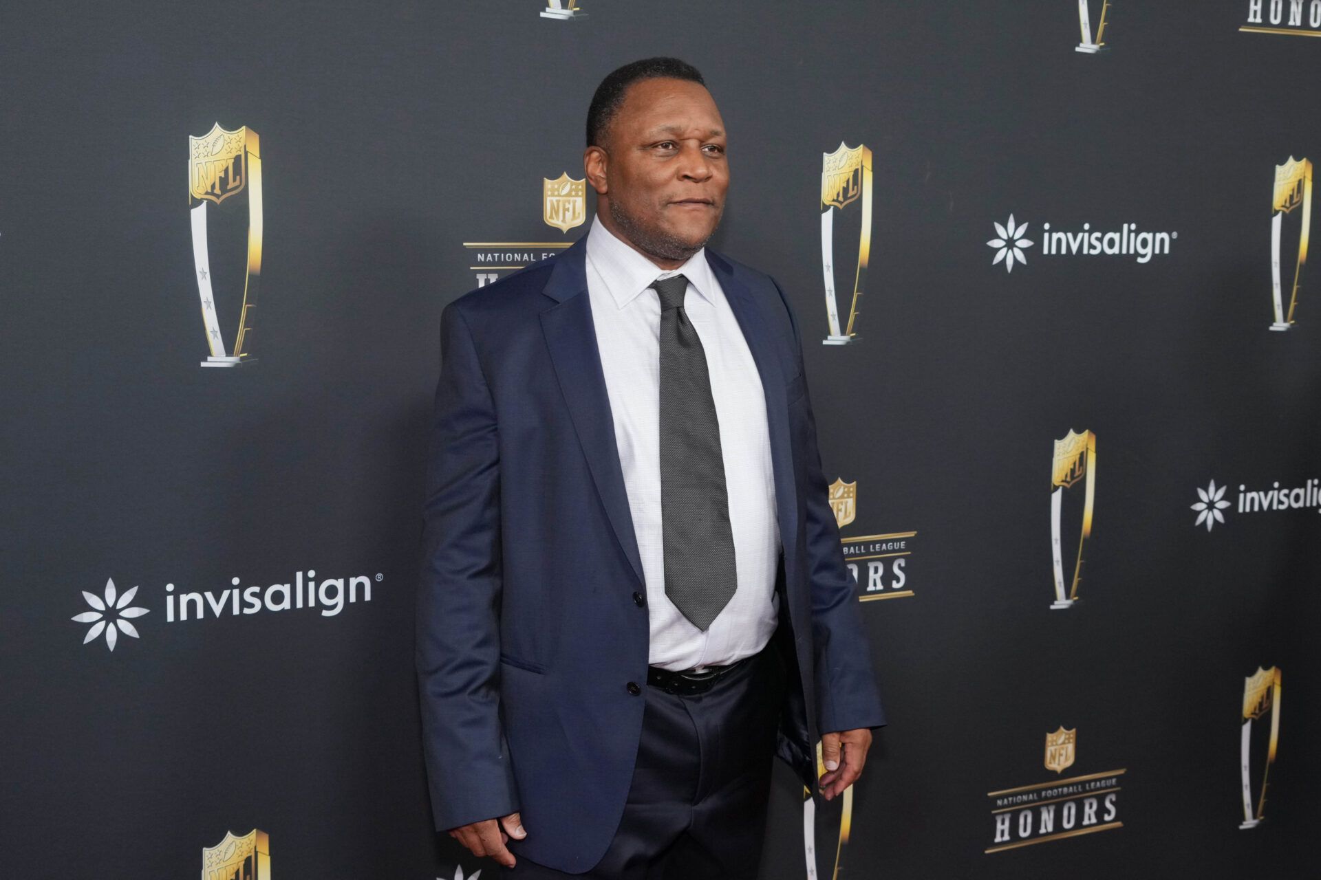 Barry Sanders on the red carpet before Super Bowl LIX NFL Honors at Saenger Theatre.