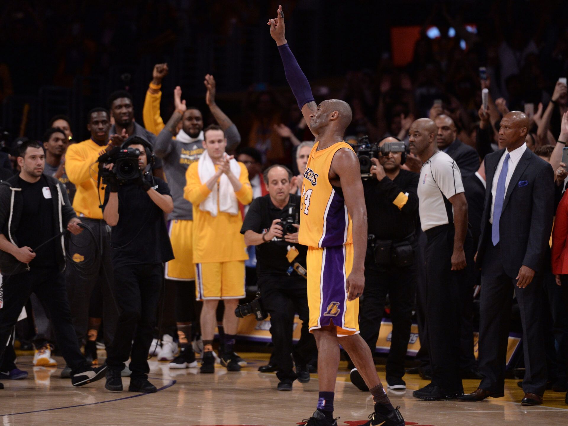 Los Angeles Lakers forward Kobe Bryant (24) waves to the Staples Center crowd as he leaves the game against the Utah Jazz in the closing seconds. Bryant scored 60 points in the final game of his career.