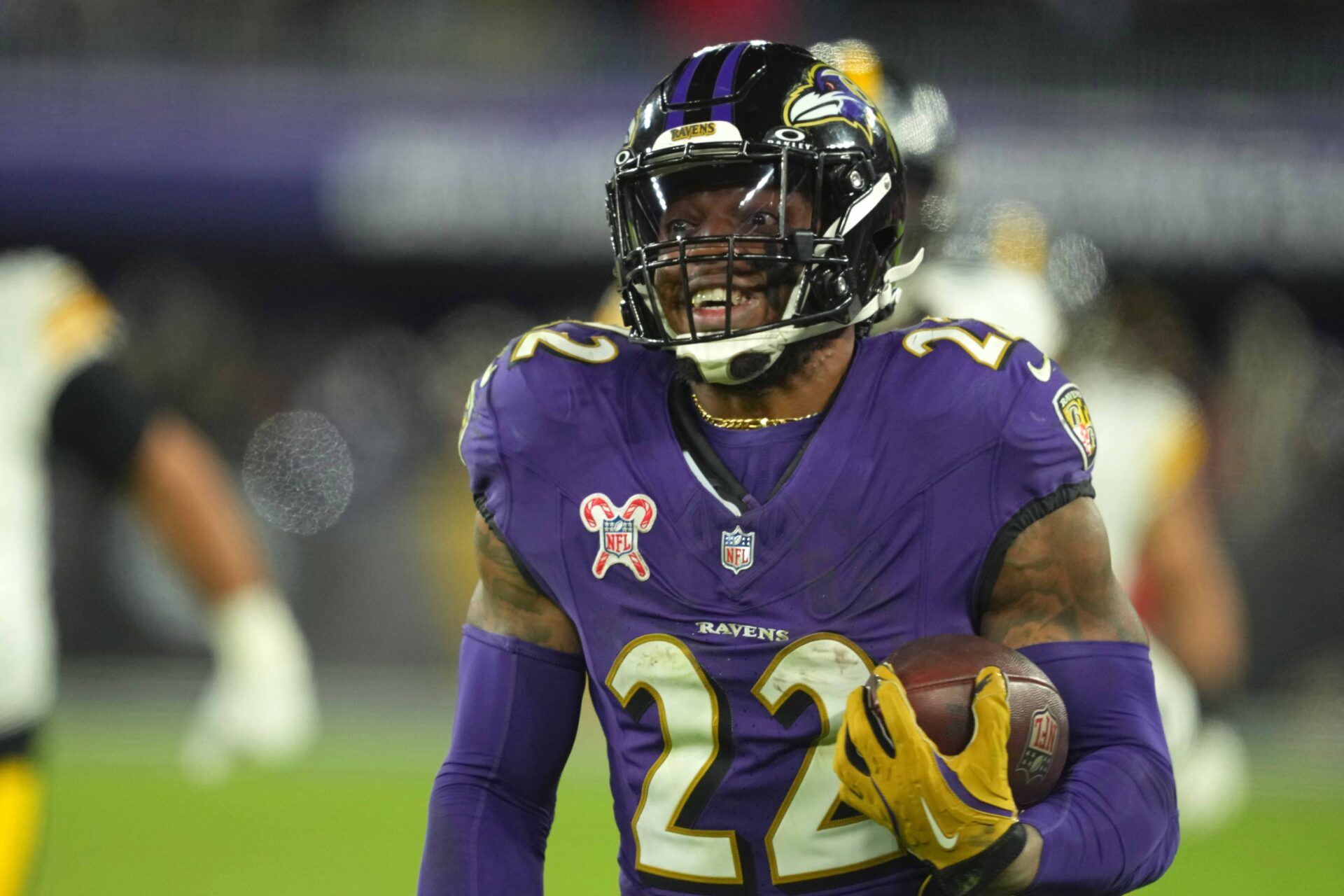 Baltimore Ravens running back Derrick Henry (22) runs for a gain against the Pittsburgh Steelers in the fourth quarter at M&T Bank Stadium.