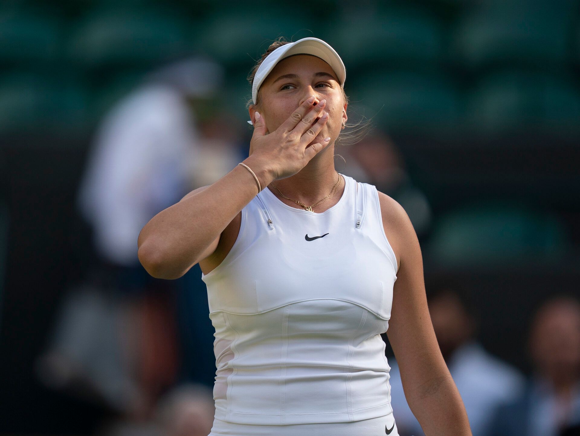 Amanda Anisimova will lock horns with Liudmila Samsonova in the quarterfinals of the Berlin Tennis Open.