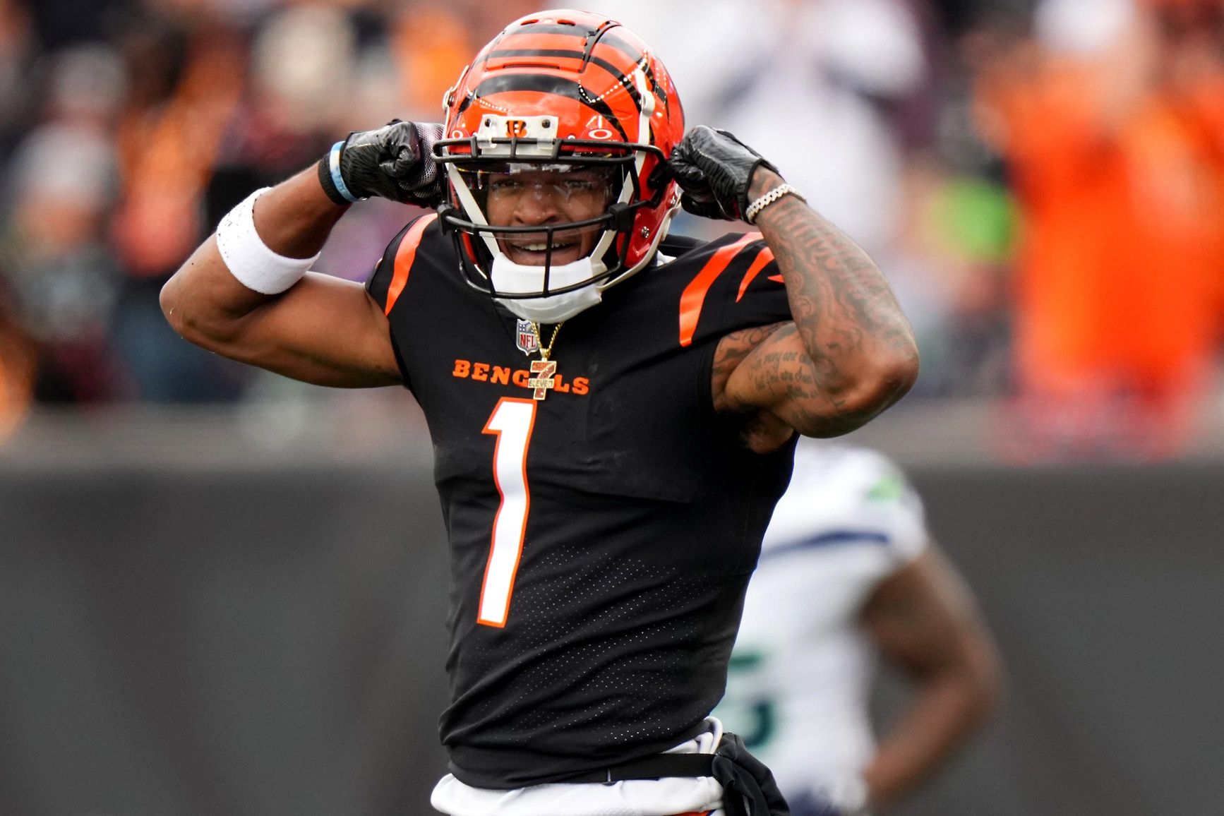 Cincinnati Bengals wide receiver Ja'Marr Chase (1) reacts after catch in the second quarter during an NFL football game between the Seattle Seahawks and the Cincinnati Bengals Sunday, Oct. 15, 2023, at Paycor Stadium in Cincinnati.