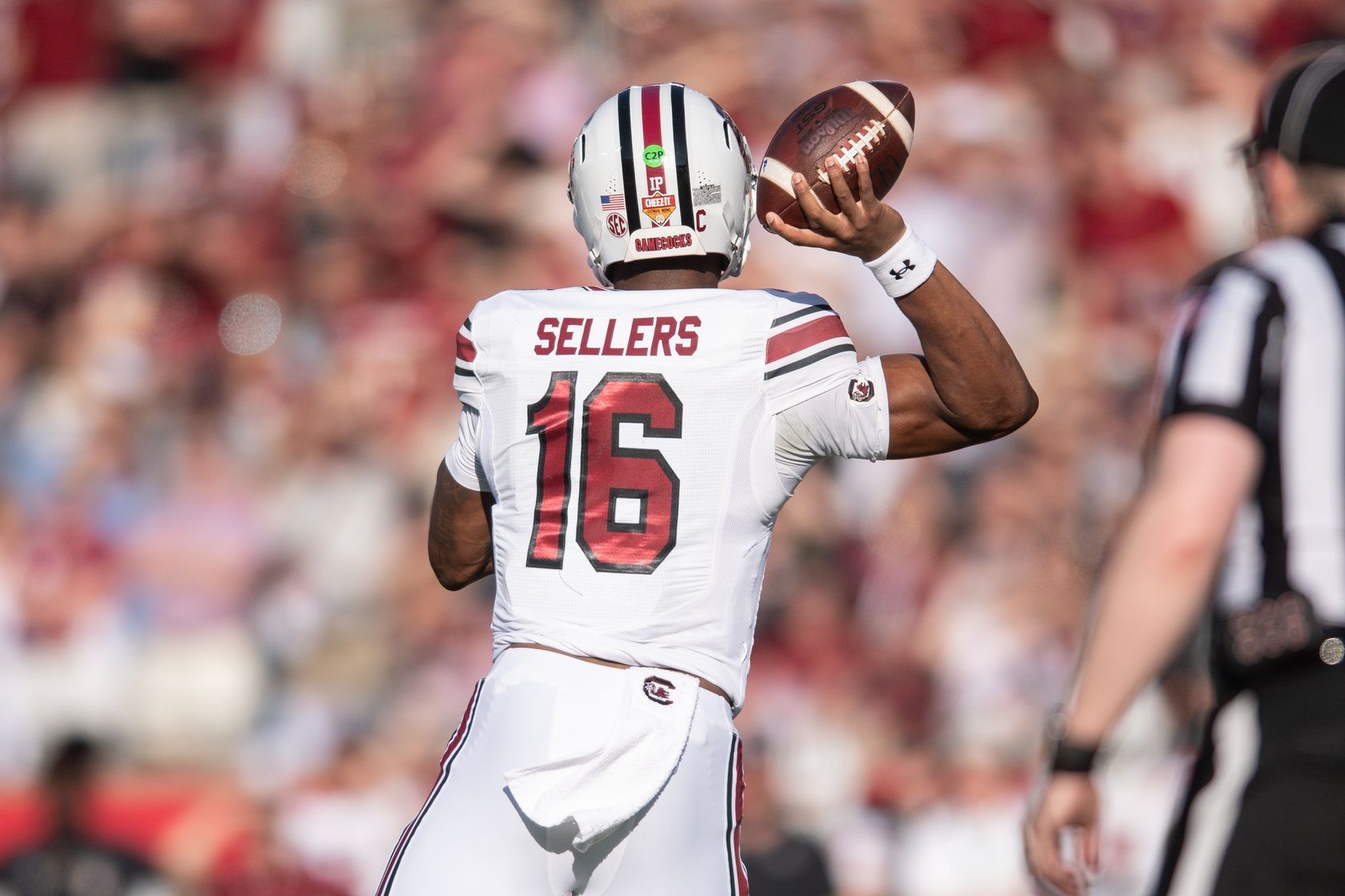 South Carolina Gamecocks quarterback LaNorris Sellers (16) throws the ball against the Illinois Fighting Illini in the first quarter at Camping World Stadium.
