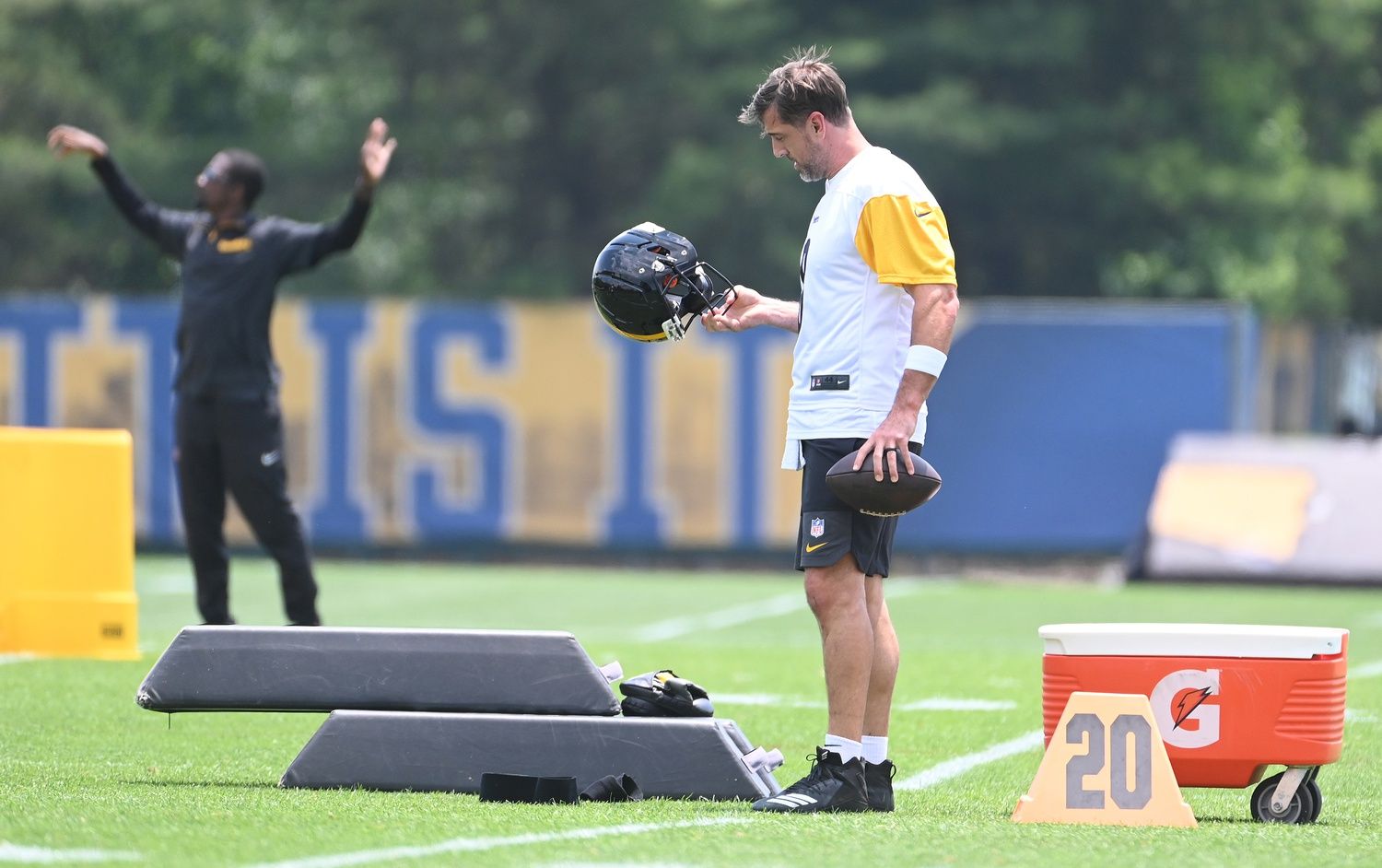 Pittsburgh Steelers quarterback Aaron Rodgers (8) looks over his helmet during minicamp at their South Side facility.