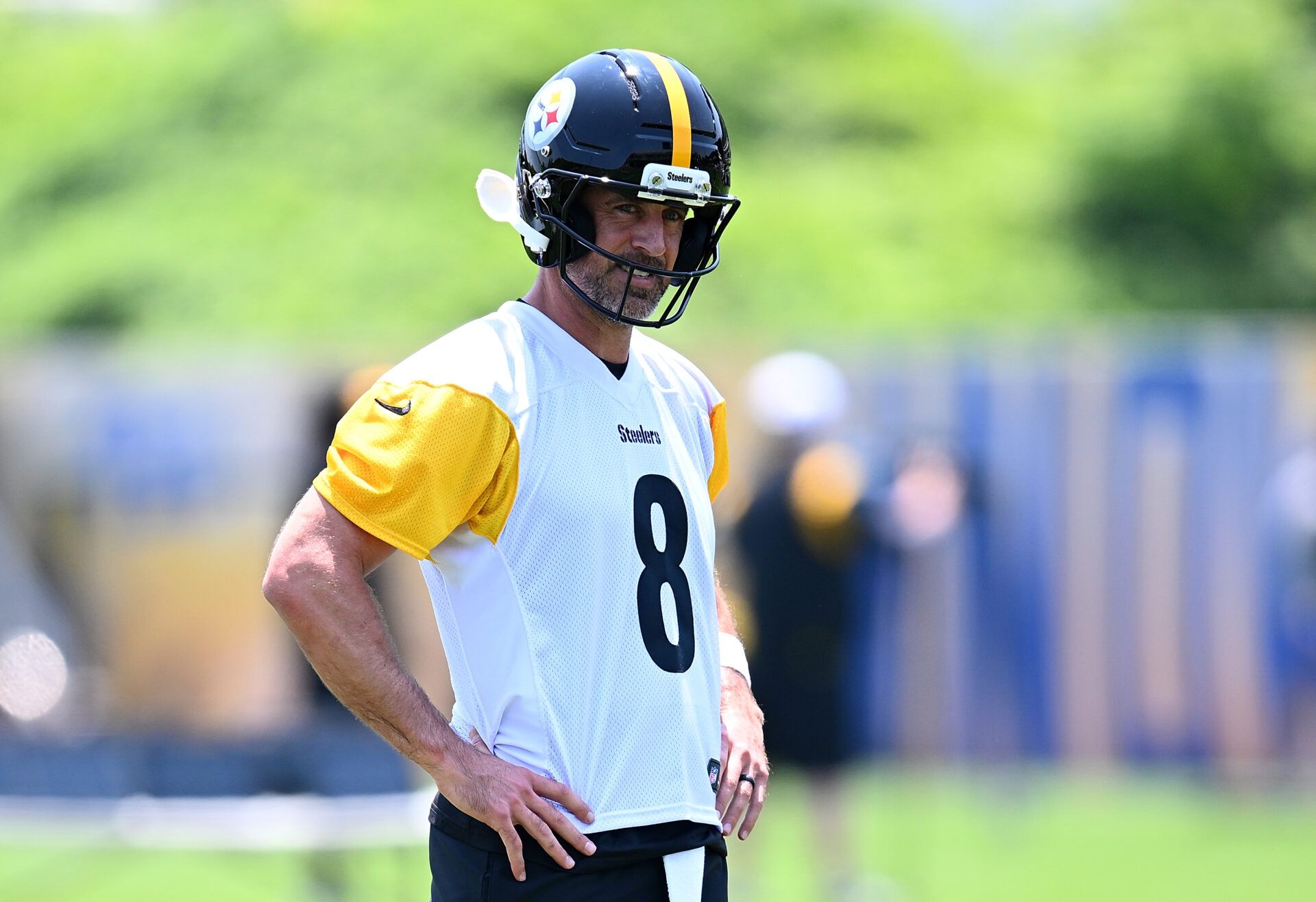 PITTSBURGH, PENNSYLVANIA - JUNE 11: Aaron Rodgers #8 of the Pittsburgh Steelers looks on during Minicamp at UPMC Rooney Sports Complex on June 11, 2025 in Pittsburgh, Pennsylvania. (Photo by Joe Sargent/Getty Images)