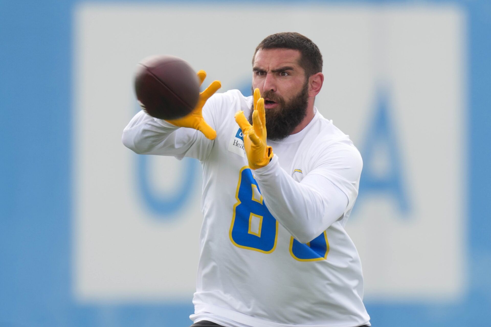 Los Angeles Chargers tight end Tyler Conklin (83) catches the ball during offseason workouts at The Bolt.