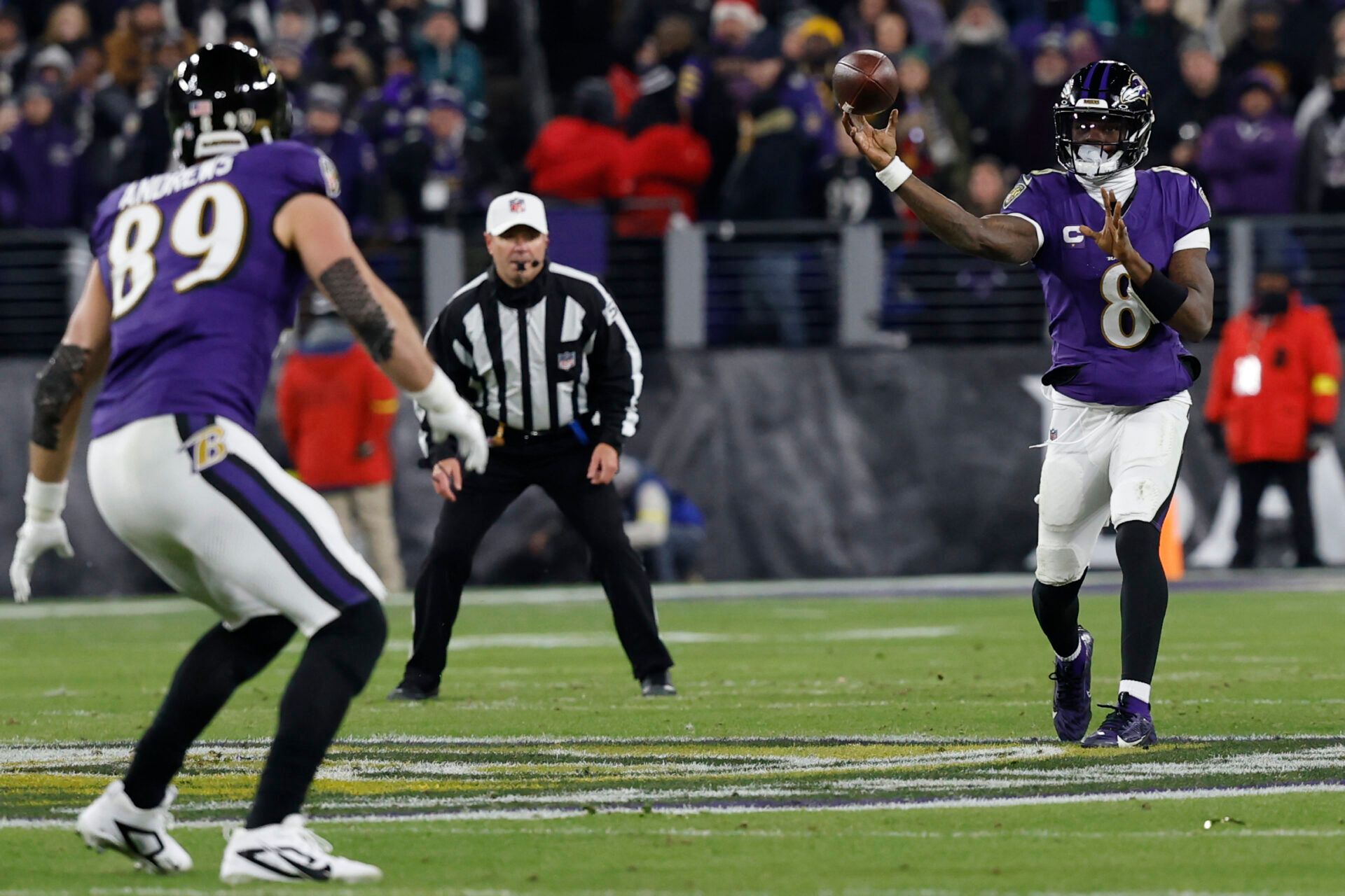 Baltimore Ravens quarterback Lamar Jackson (8) passes the ball to Ravens tight end Mark Andrews (89) against the Pittsburgh Steelers in an AFC wild card game at M&T Bank Stadium.