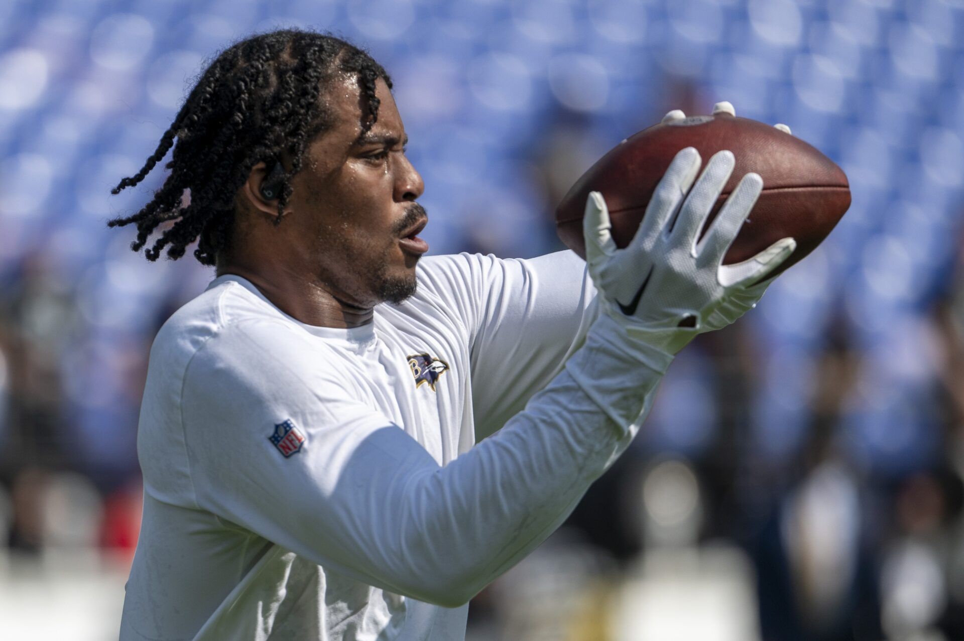 Baltimore Ravens tight end Isaiah Likely (80) catches a pass before the game against the Las Vegas Raiders at M&T Bank Stadium.