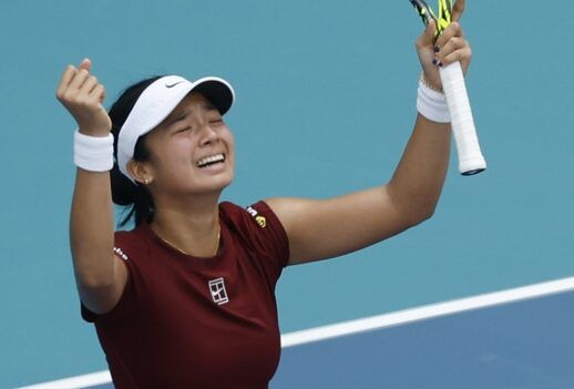 Alexandra Eala's Mother Cries With Her During Emotional Speech After  Eastbourne Heartbreak