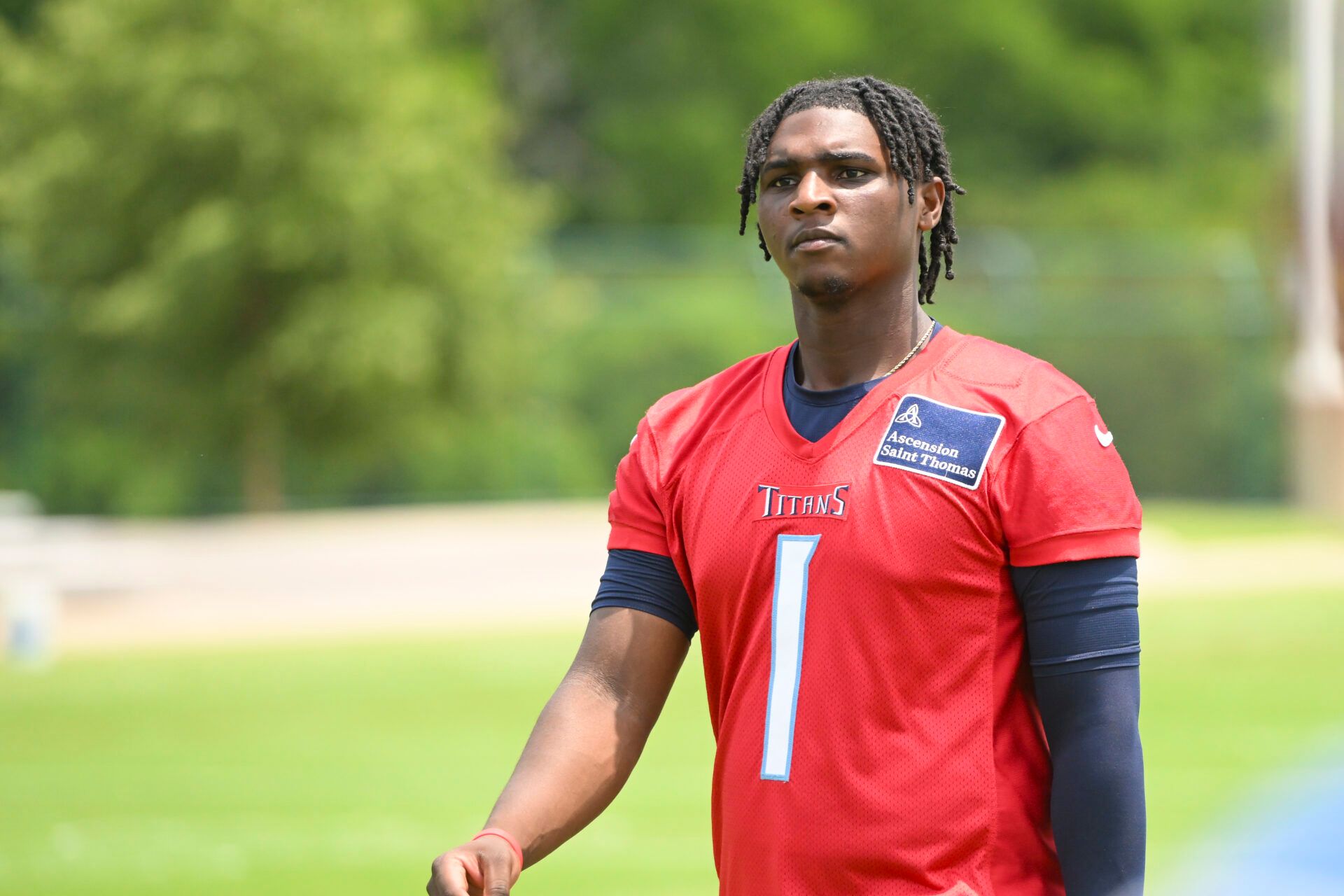 Tennessee Titans quarterback Cam Ward (1) walks off the field during minicamp at Nissan Stadium.