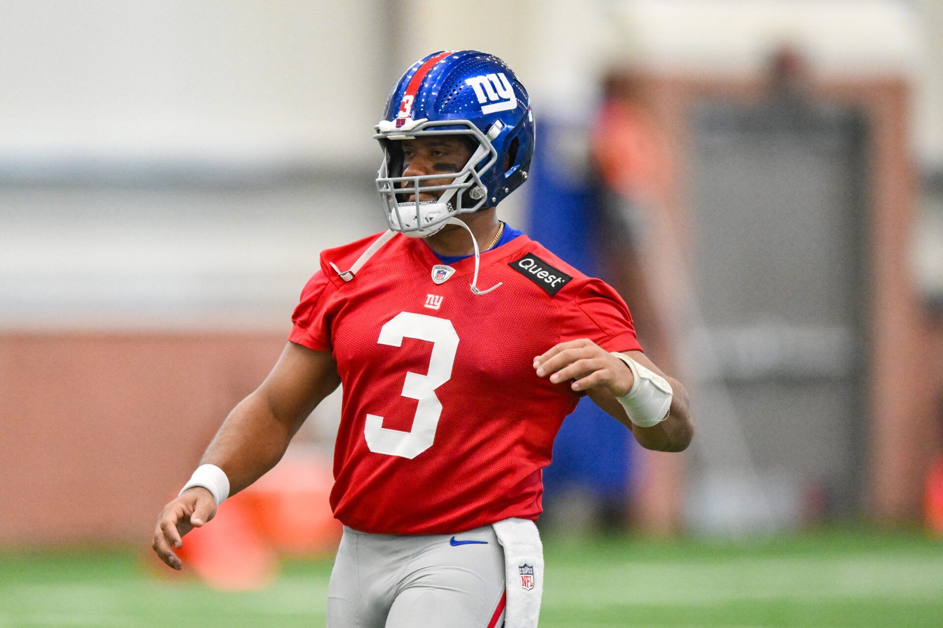 New York Giants quarterback Russell Wilson (3) warms up during minicamp at Quest Diagnostics Training Center.