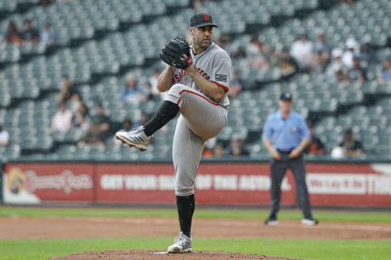 San Francisco Giants starting pitcher Justin Verlander (35) delivers a pitch against the Chicago White Sox during the first inning at Rate Field.