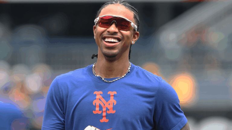 New York Mets shortstop Francisco Lindor (12) warms up before the game against the Pittsburgh Pirates at PNC Park.