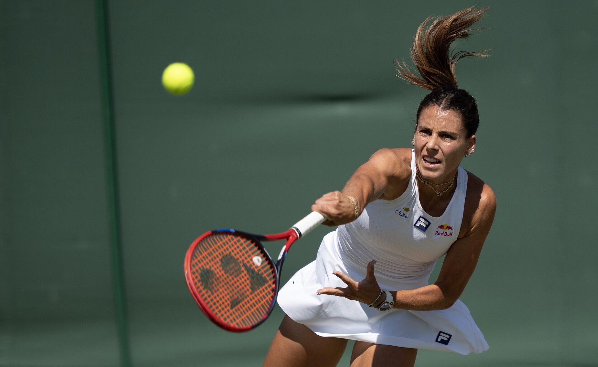 Emma Navarro of the United States serves the ball during her match against Veronika Kudermetova on day four at the All England Lawn Tennis and Croquet Club.