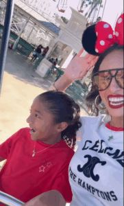 Vanessa Bryant with her daughter (credits: @vanessabryant/ Instagram)