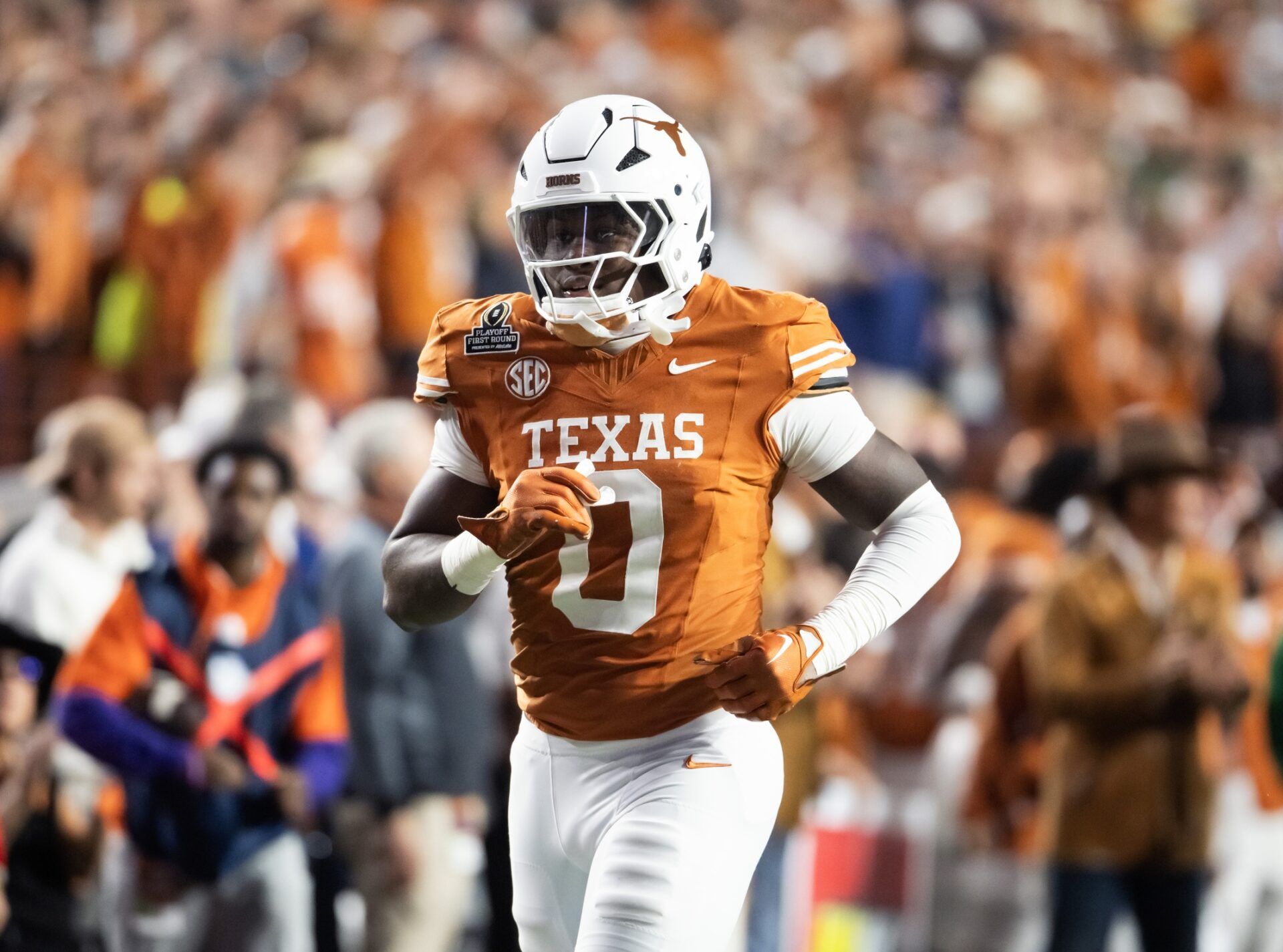 Texas Longhorns linebacker Anthony Hill Jr. (0) against the Clemson Tigers during the CFP National playoff first round at Darrell K Royal-Texas Memorial Stadium.