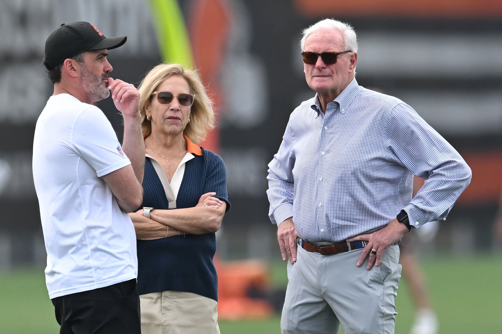 Cleveland Browns head coach Kevin Stefanski, left, and managing and principal partner Dee Haslam, middle, and managing and principal partner Jimmy Haslam watch practice during mini camp at CrossCountry Mortgage Campus.