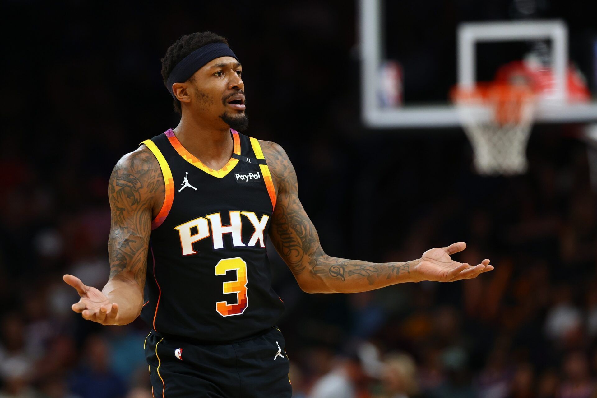 Phoenix Suns guard Bradley Beal (3) reacts against the Oklahoma City Thunderduring the first half at Footprint Center.