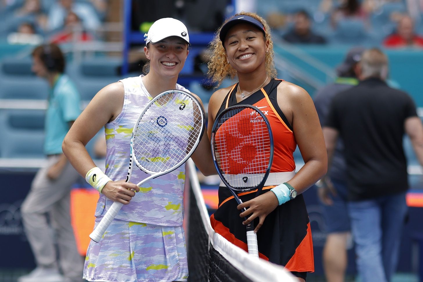 Iga Swiatek (POL)(L) and Naomi Osaka (JPN)(R) pose for a picture prior to their women's singles final in the Miami Open at Hard Rock Stadium.