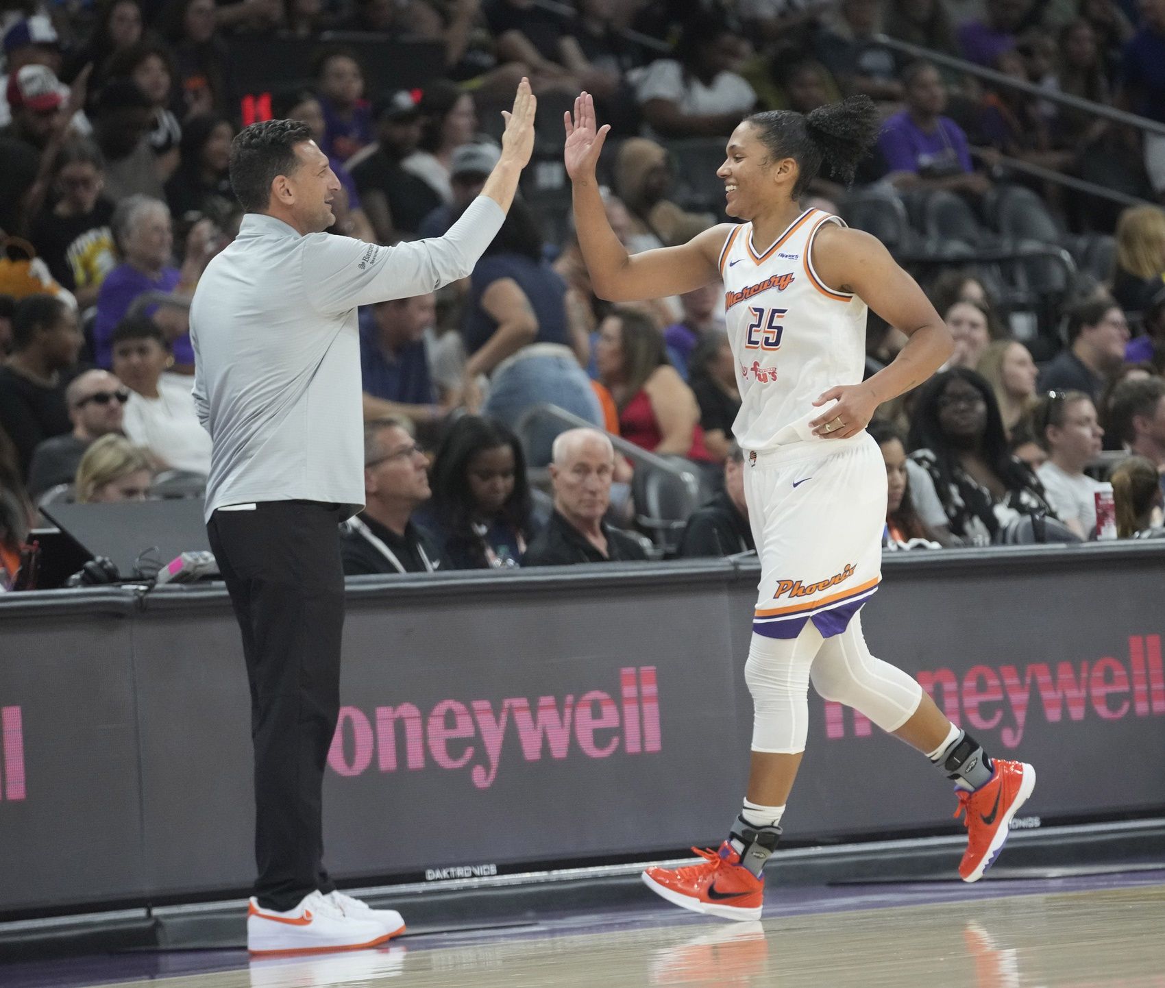 Phoenix Mercury forward Alyssa Thomas (25) is congratulated by head coach Nate Tibbetts after recording a triple-double against the Dallas Wings during the fourth quarter at PHX Arena on July 7, 2025.