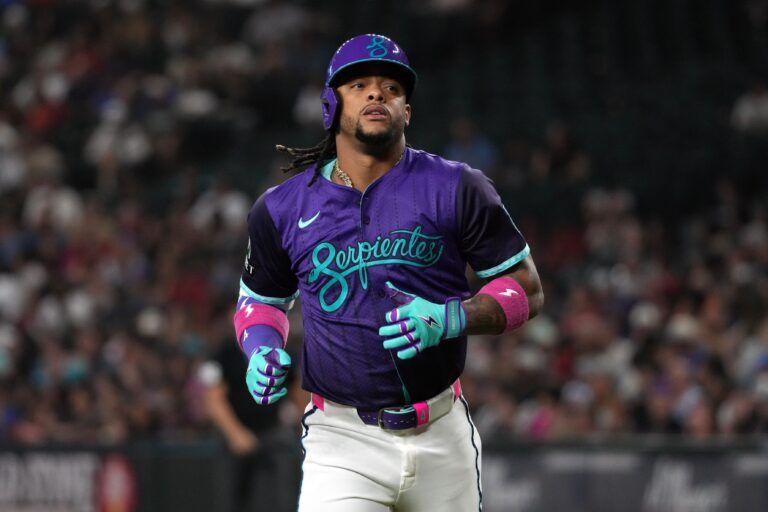 Arizona Diamondbacks second base Ketel Marte (4) runs back to the dugout against the Miami Marlins in the first inning at Chase Field.