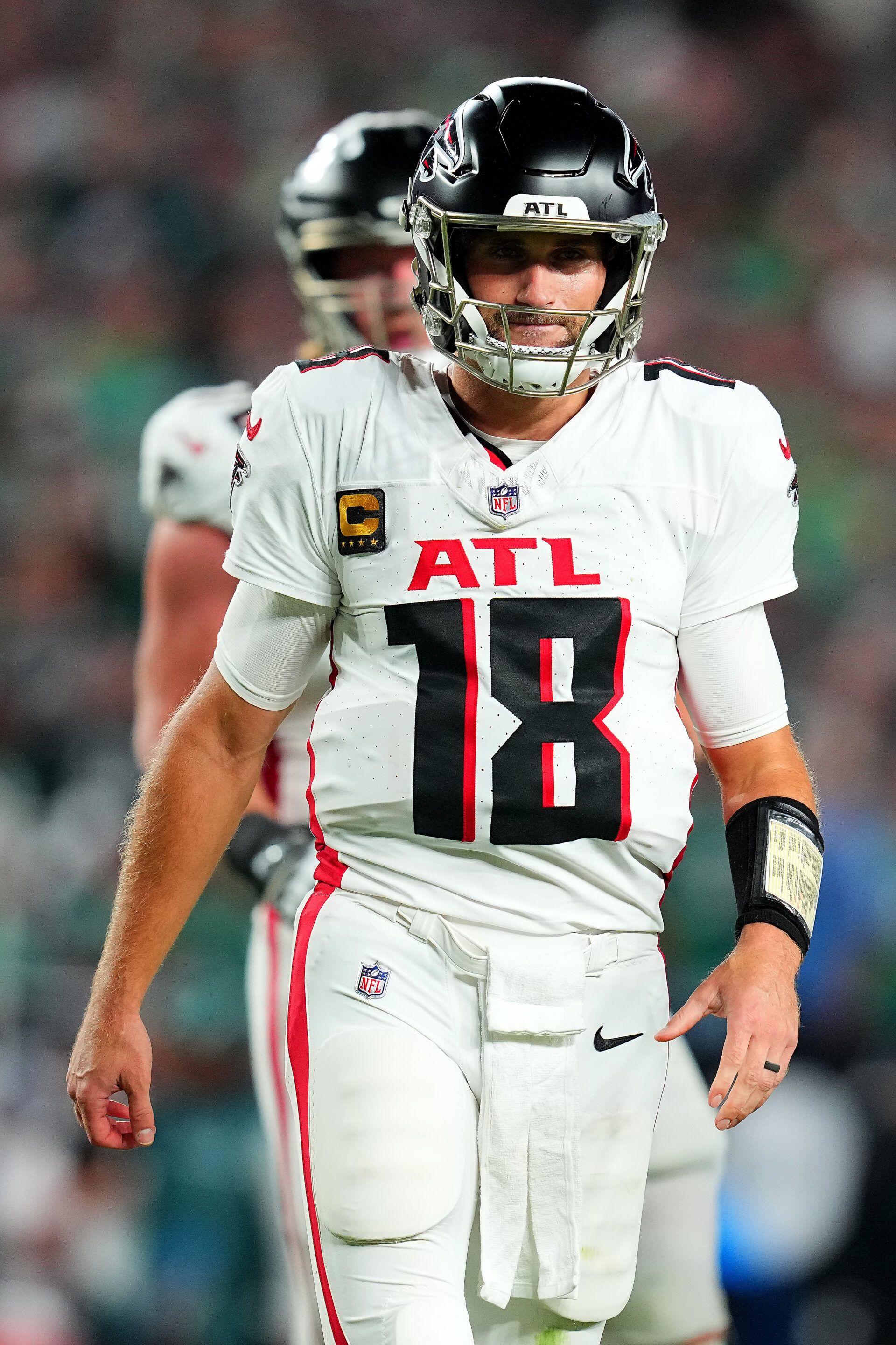 PHILADELPHIA, PENNSYLVANIA - SEPTEMBER 16: Kirk Cousins #18 of the Atlanta Falcons reacts to a play against the Philadelphia Eagles during the second quarter in the game at Lincoln Financial Field on September 16, 2024 in Philadelphia, Pennsylvania. (Photo by Mitchell Leff/Getty Images)