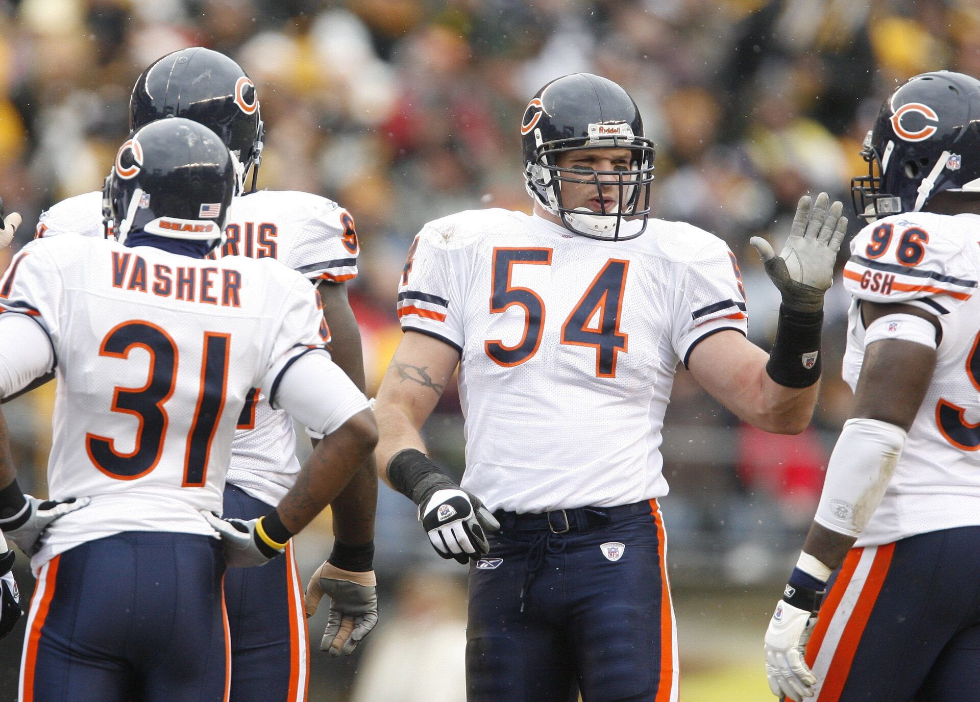 DEC  11, 2005; Pittsburgh, PA, USA; Chicago Bears linebacker (54) Brian Urlacher calls out the play in the defensive huddle against the Pittsburgh Steelers at Heinz Field. The Steelers beat the Bears 21-9.
