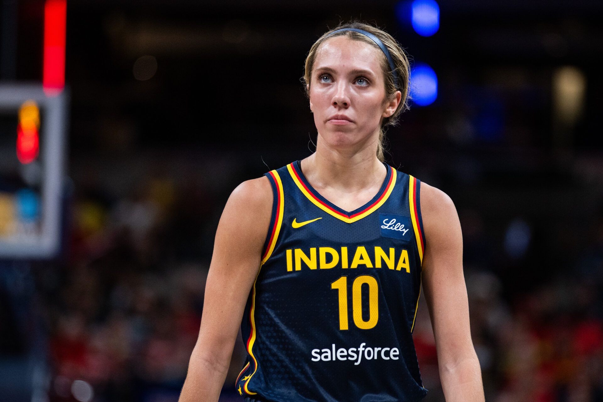 Indiana Fever guard Lexie Hull (10) in the first half against the Connecticut Sun at Gainbridge Fieldhouse.