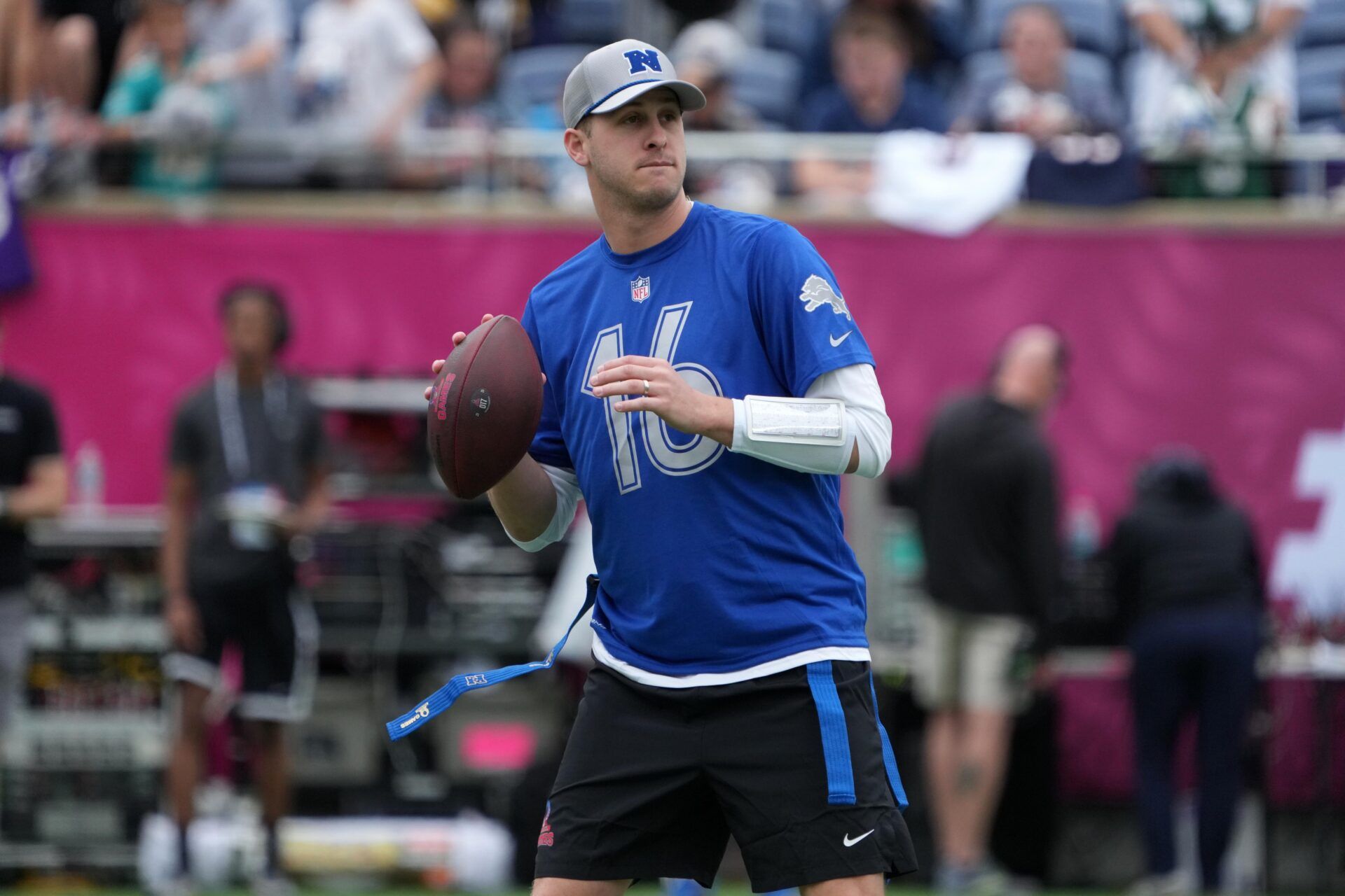 Detroit Lions quarterback Jared Goff (16) throws the ball during NFC Practice for the Pro Bowl Games at Camping World Stadium.