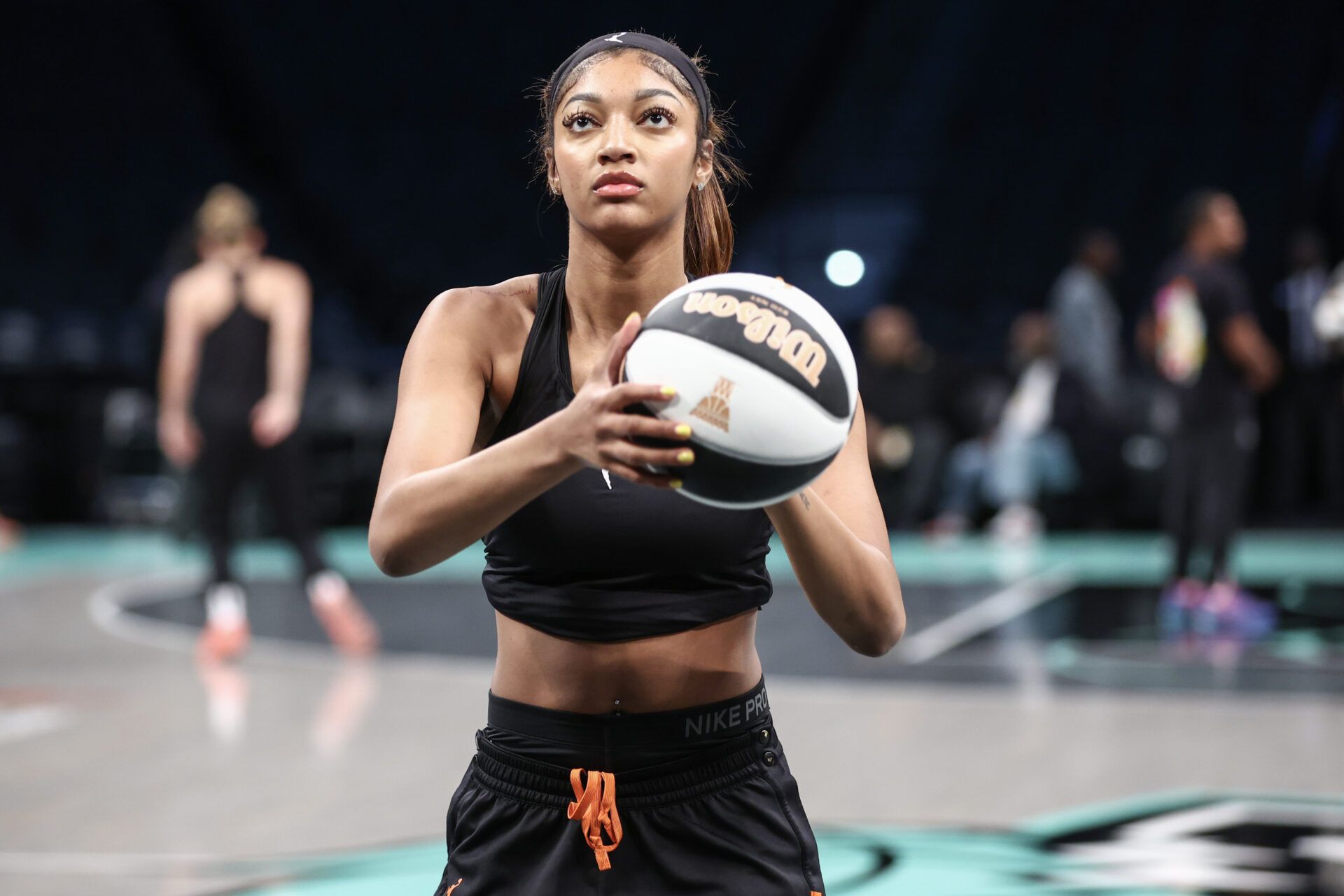 Chicago Sky forward Angel Reese (5) warms up prior to the game against the New York Liberty at Barclays Center.