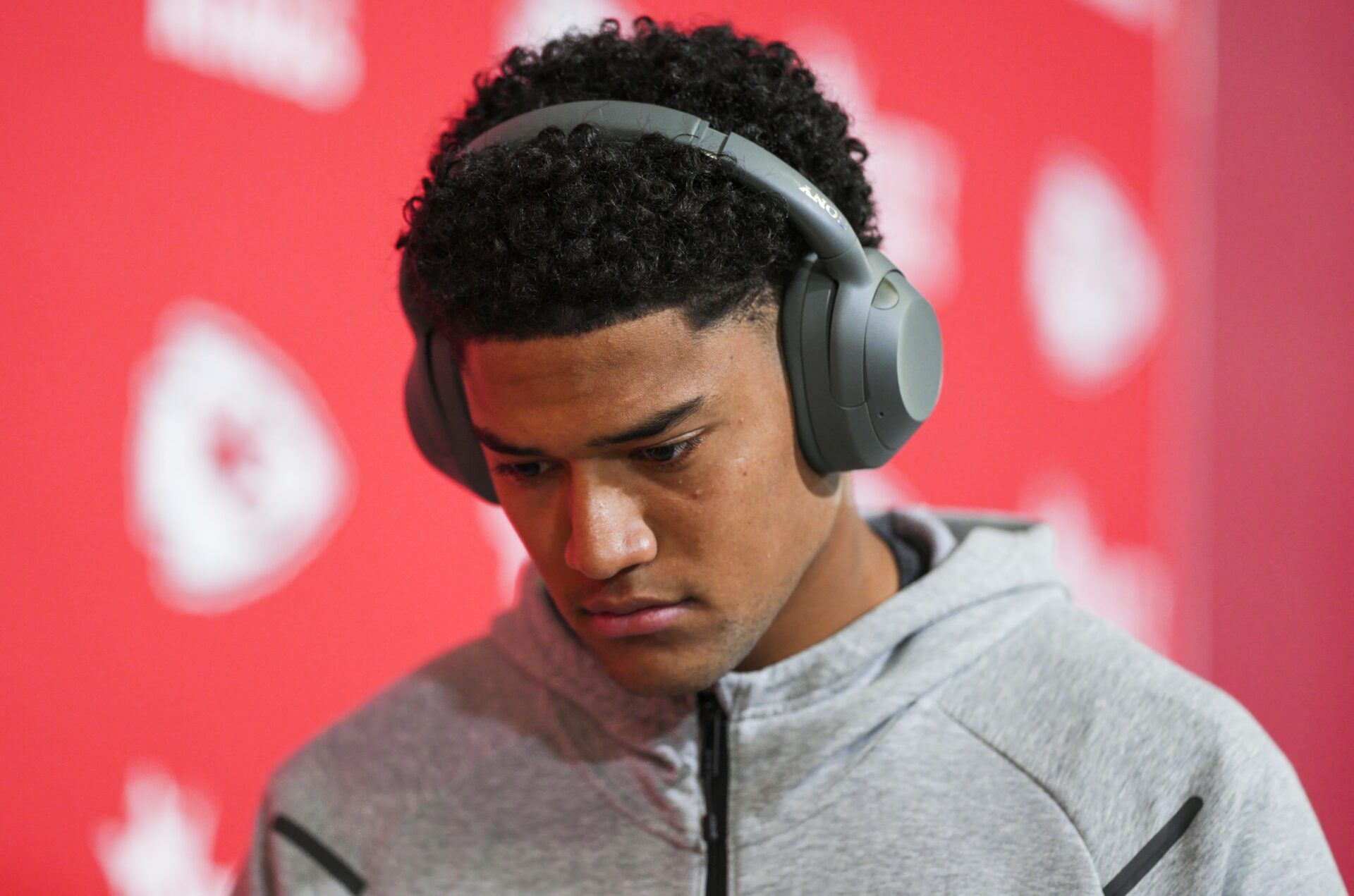 Baltimore Ravens safety Kyle Hamilton (14) arrives prior to a game against the Kansas City Chiefs at GEHA Field at Arrowhead Stadium.