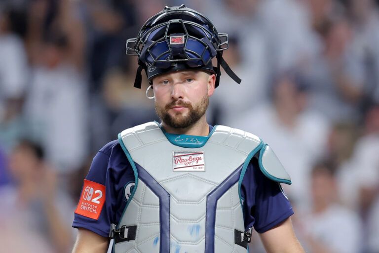 Seattle Mariners catcher Cal Raleigh (29) reacts after losing to the New York Yankees on a tenth inning walkoff at Yankee Stadium.