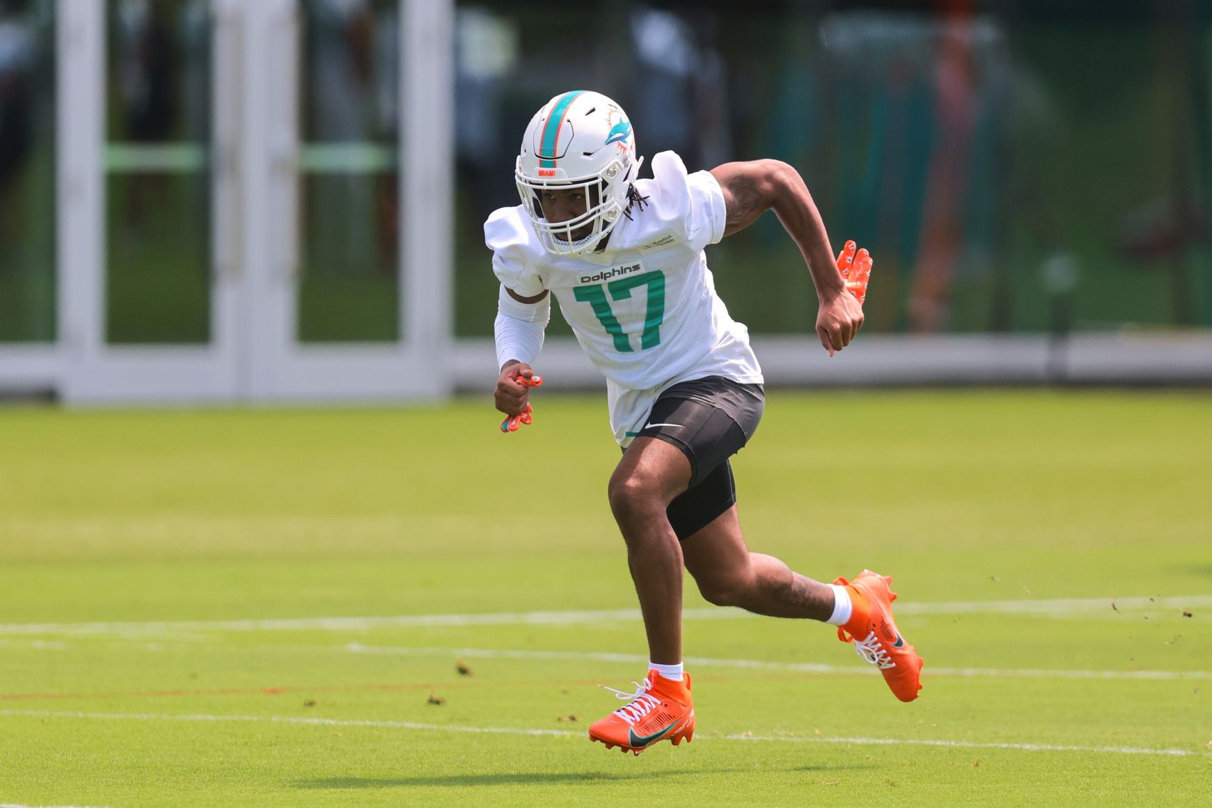 Miami Dolphins wide receiver Jaylen Waddle (17) practices during mandatory minicamp at Hard Rock Stadium.