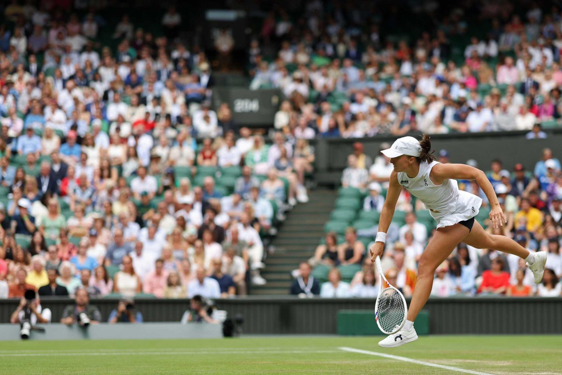 Who Is the Chair Umpire for Iga Świątek-Amanda Anisimova Wimbledon Final? Everything To Know About Miriam Bley