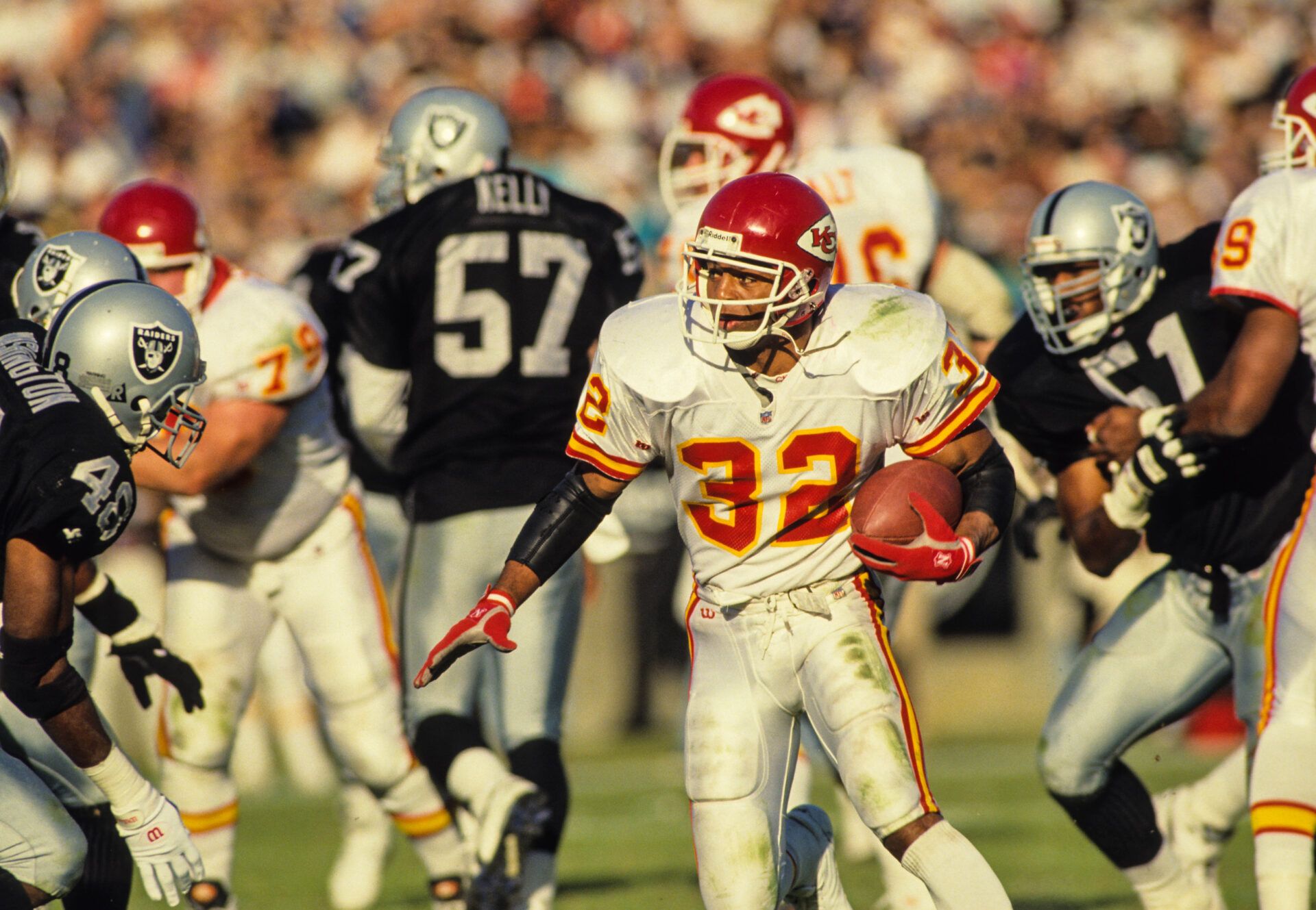 Kansas City Chiefs running back Marcus Allen (32) in action against the Los Angeles Raiders at Los Angeles Memorial Coliseum.