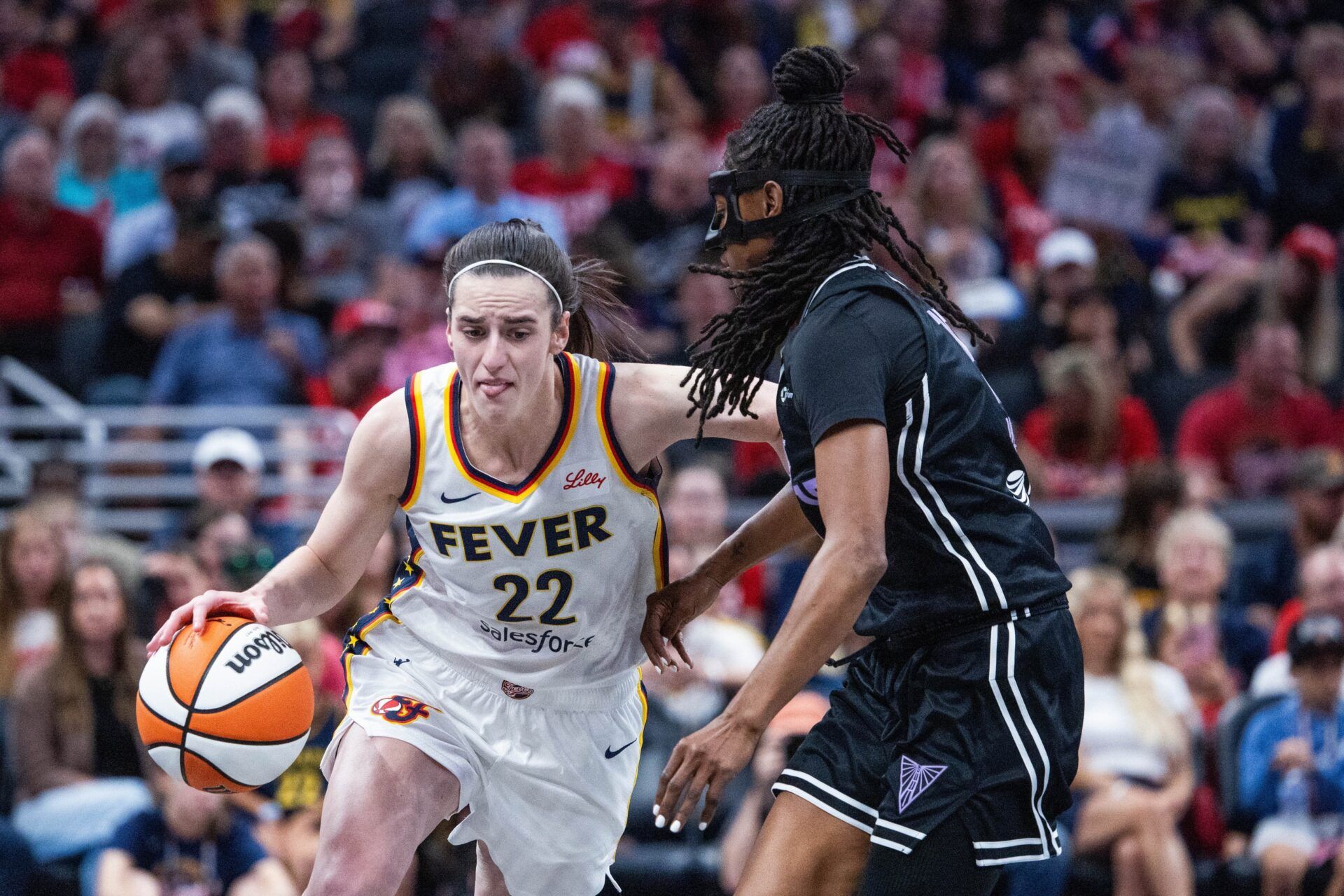 Caitlin Clark Carves Her Name in WNBA History Books As Fever Superstar's  Sensational 3-Point Record Goes Viral