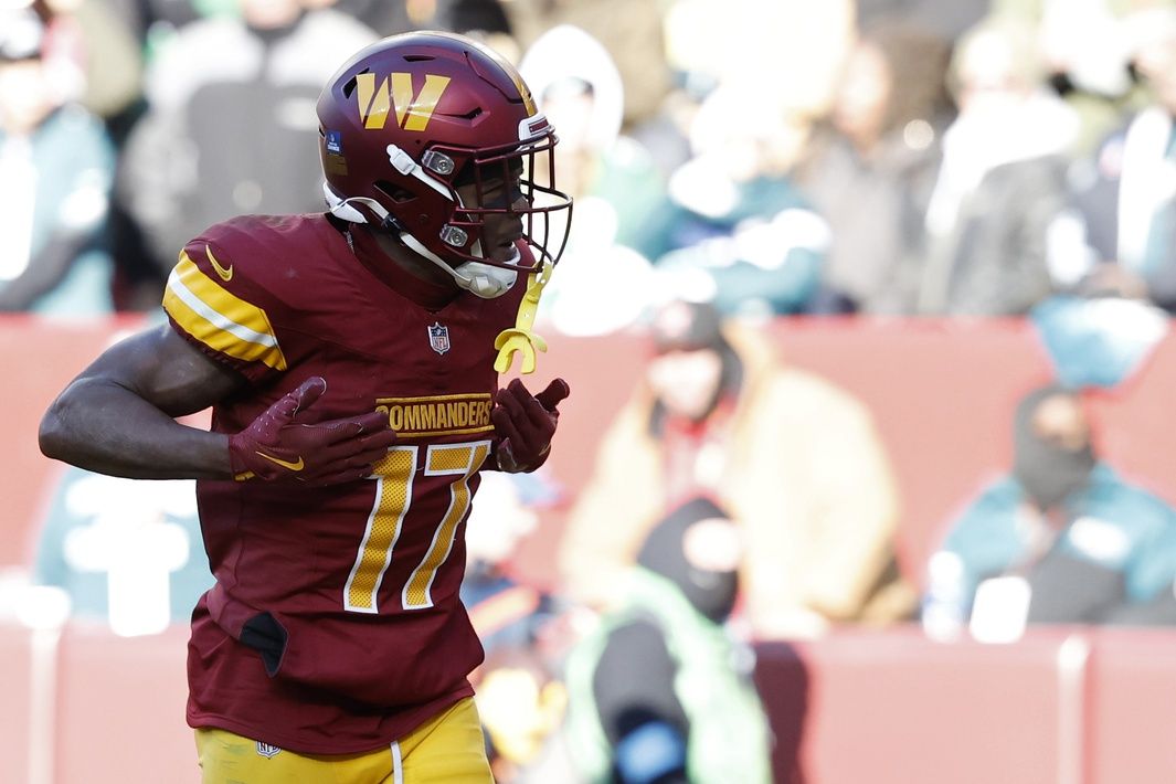 Washington Commanders wide receiver Terry McLaurin (17) celebrates after catching a touchdown pass against the Philadelphia Eagles during the second quarter at Northwest Stadium.