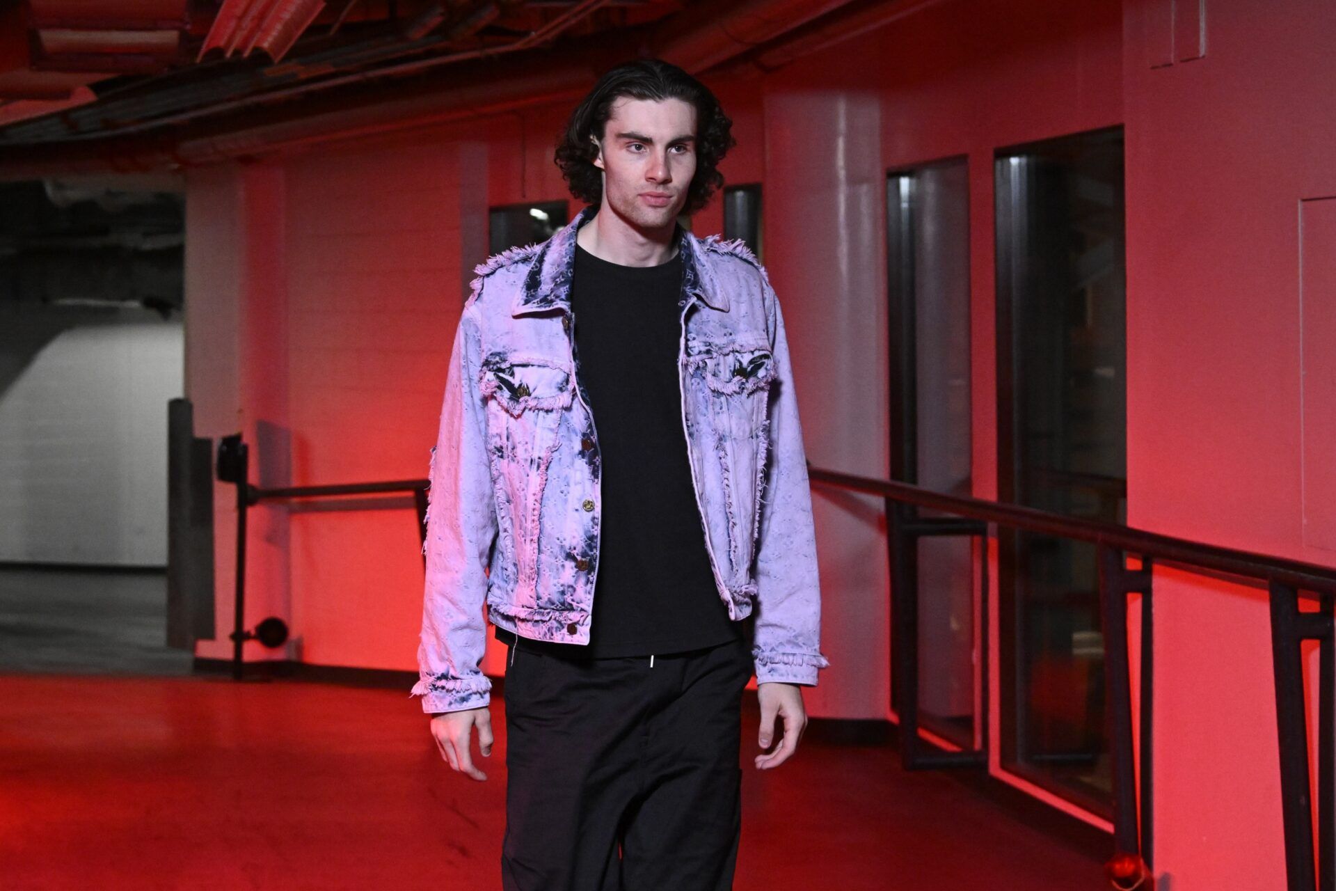 Chicago Bulls guard Josh Giddey (3) enters the United Center before the game against the LA Clippers.