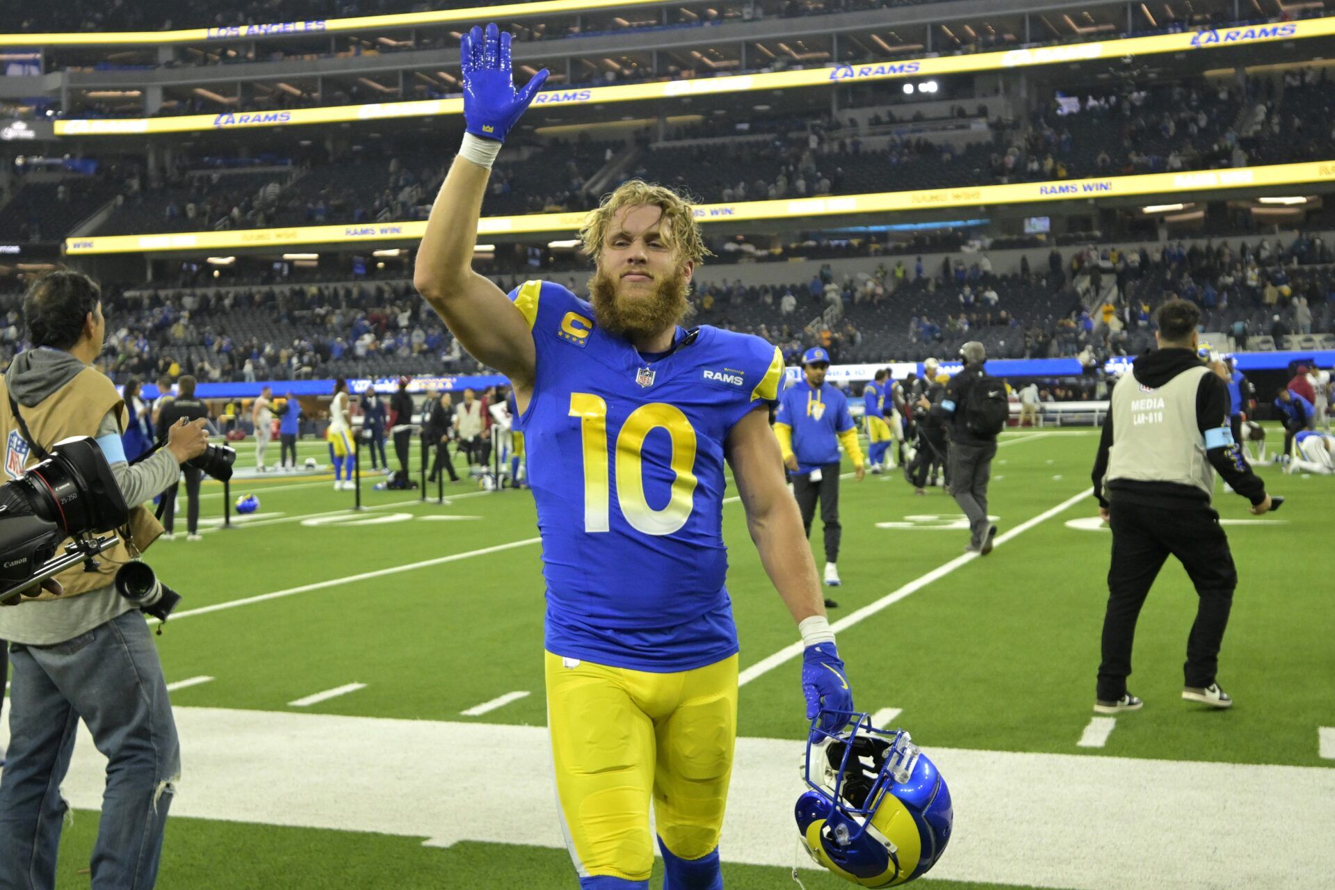 Los Angeles Rams wide receiver Cooper Kupp (10) waves to fans as he leaves the field after defeating the Arizona Cardinals at SoFi Stadium.