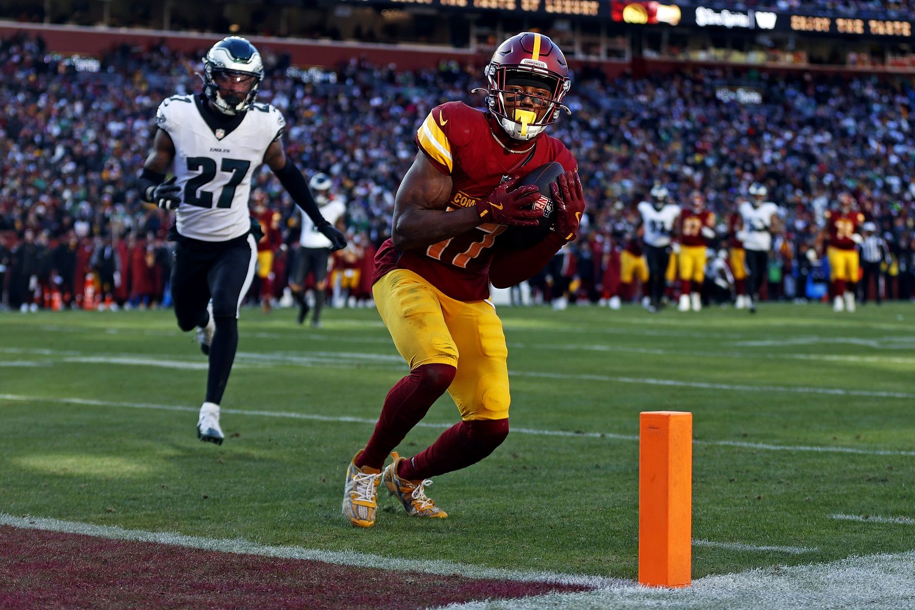Washington Commanders wide receiver Terry McLaurin (17) catches a touchdown  pass against Philadelphia Eagles cornerback Quinyon Mitchell (27) during the second quarter at Northwest Stadium.