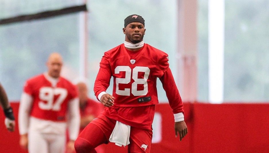 Tampa Bay Buccaneers safety Shilo Sanders (28) participates in mini camp at AdventHealth Training Center.