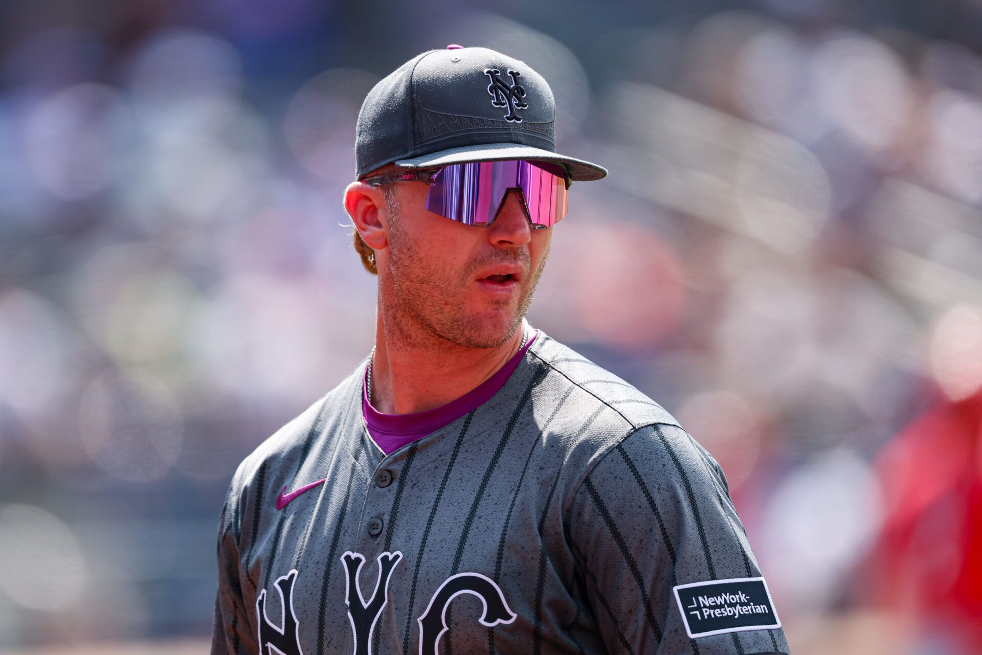 New York Mets first baseman Pete Alonso (20) looks back during the seventh inning against the Cincinnati Reds at Citi Field.