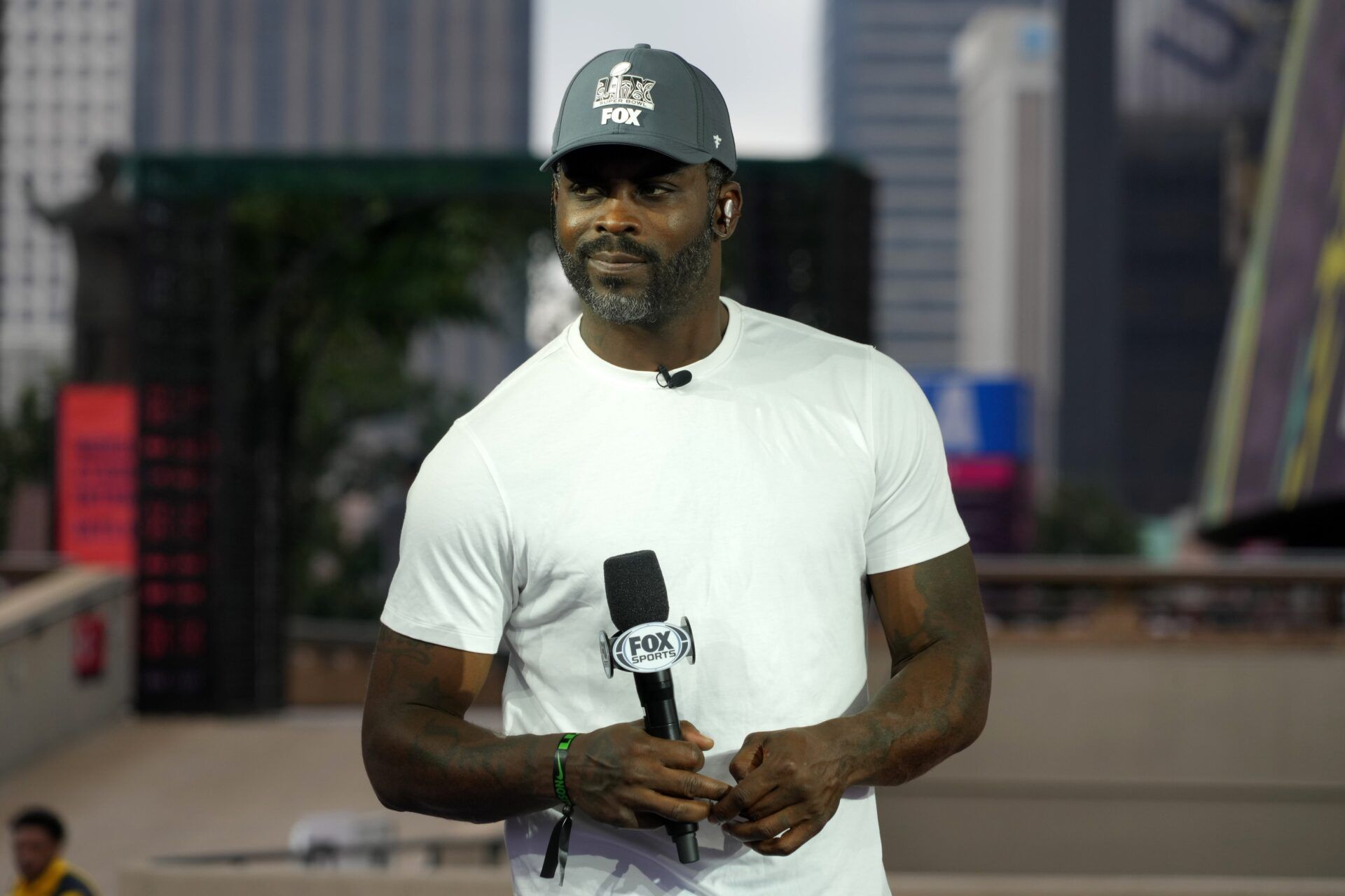 Donovan McNabb on the Fox Super Bowl LIX set at Caesars Superdome.