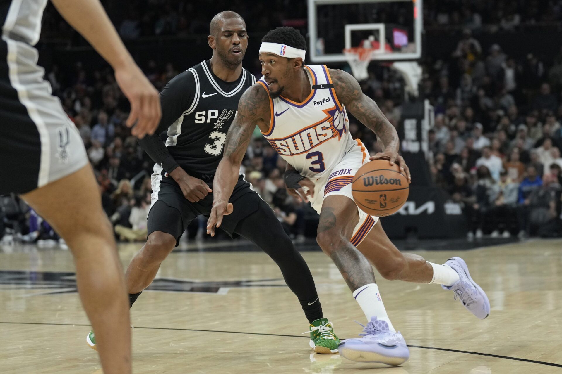 Phoenix Suns guard Bradley Beal (3) drives to the basket against San Antonio Spurs guard Chris Paul (3) during the first half the San Antonio Spurs at Moody Center.