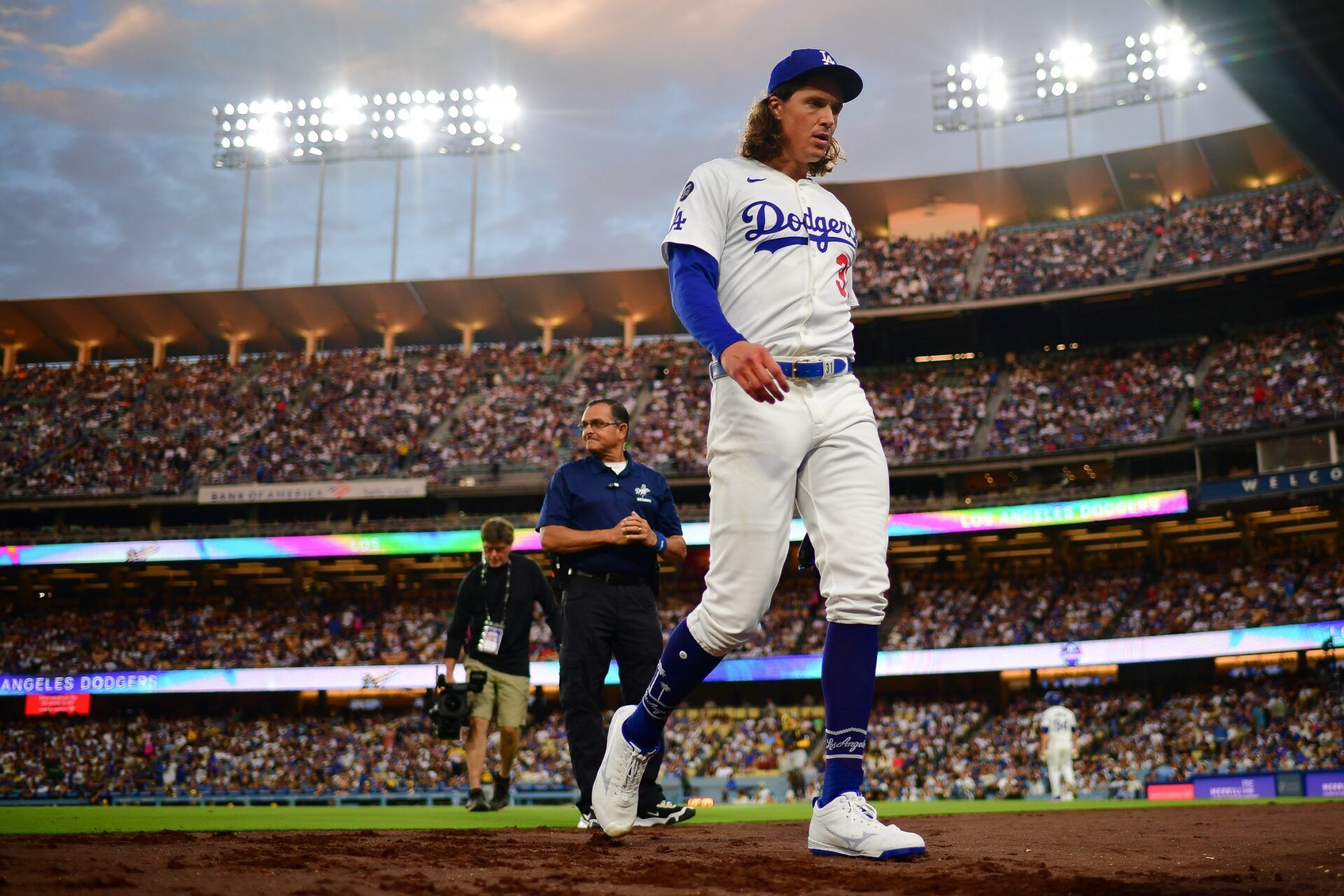 Los Angeles Dodgers starting pitcher Tyler Glasnow (31) returns to the dugout following the top of the fourth inning at Dodger Stadium.