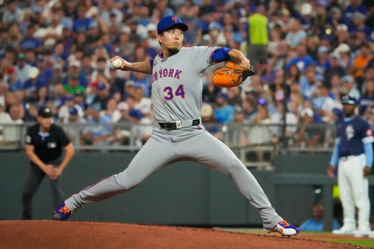 New York Mets starting pitcher Kodai Senga (34) delivers a pitch against the Kansas City Royals during the first inning at Kauffman Stadium.