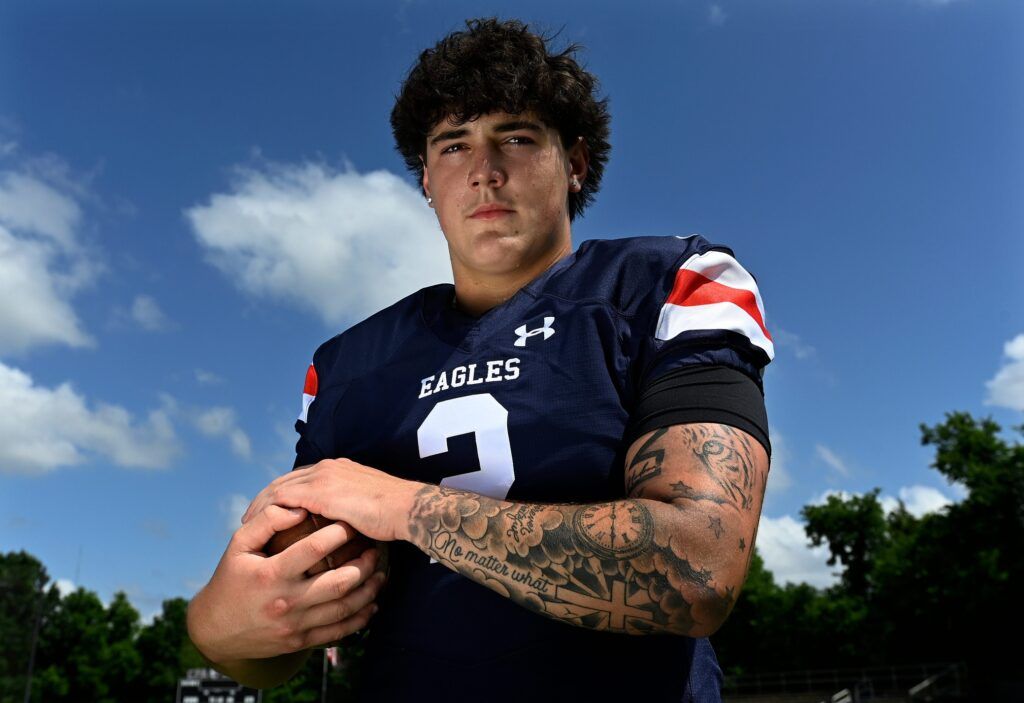 Georgia’s 2027 QB Race Heats Up As New England Star Fires Message at 5-Star Jared Curtis After Offer thumbnail